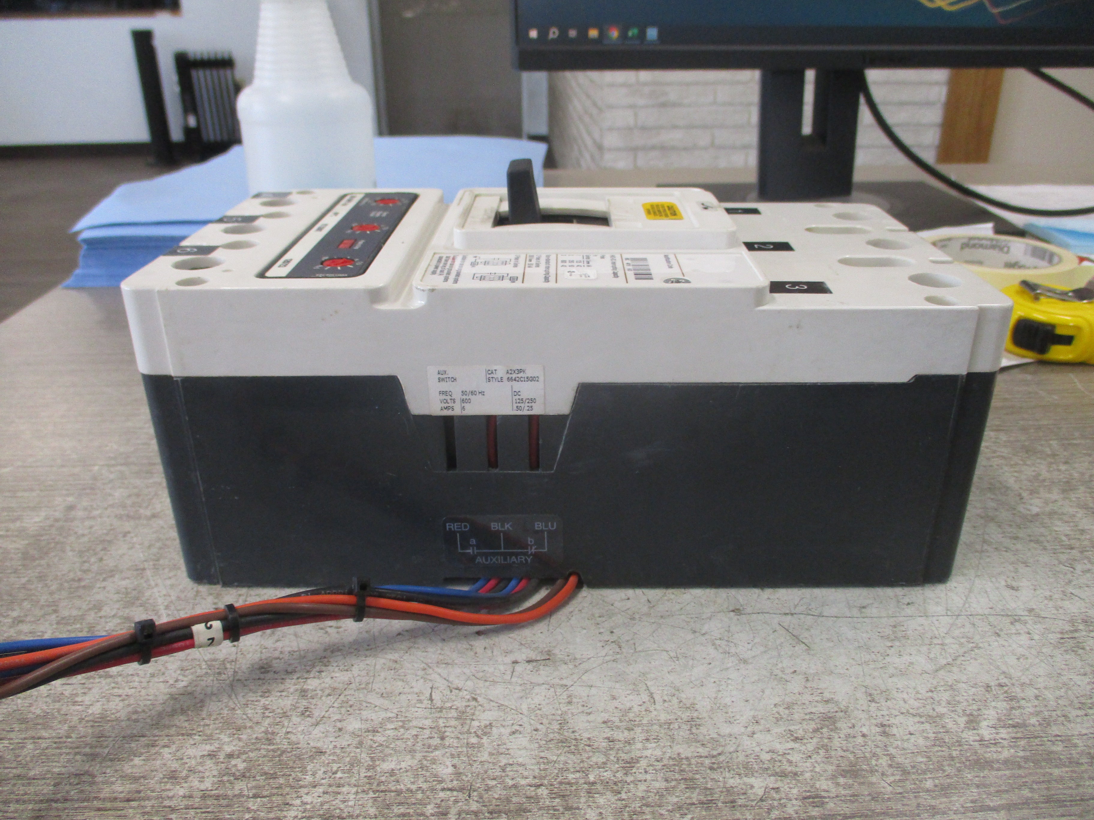 Eaton DC Circuit Breaker HKDDC3300A1301T1001Z01 300A 600VDC 3P Used