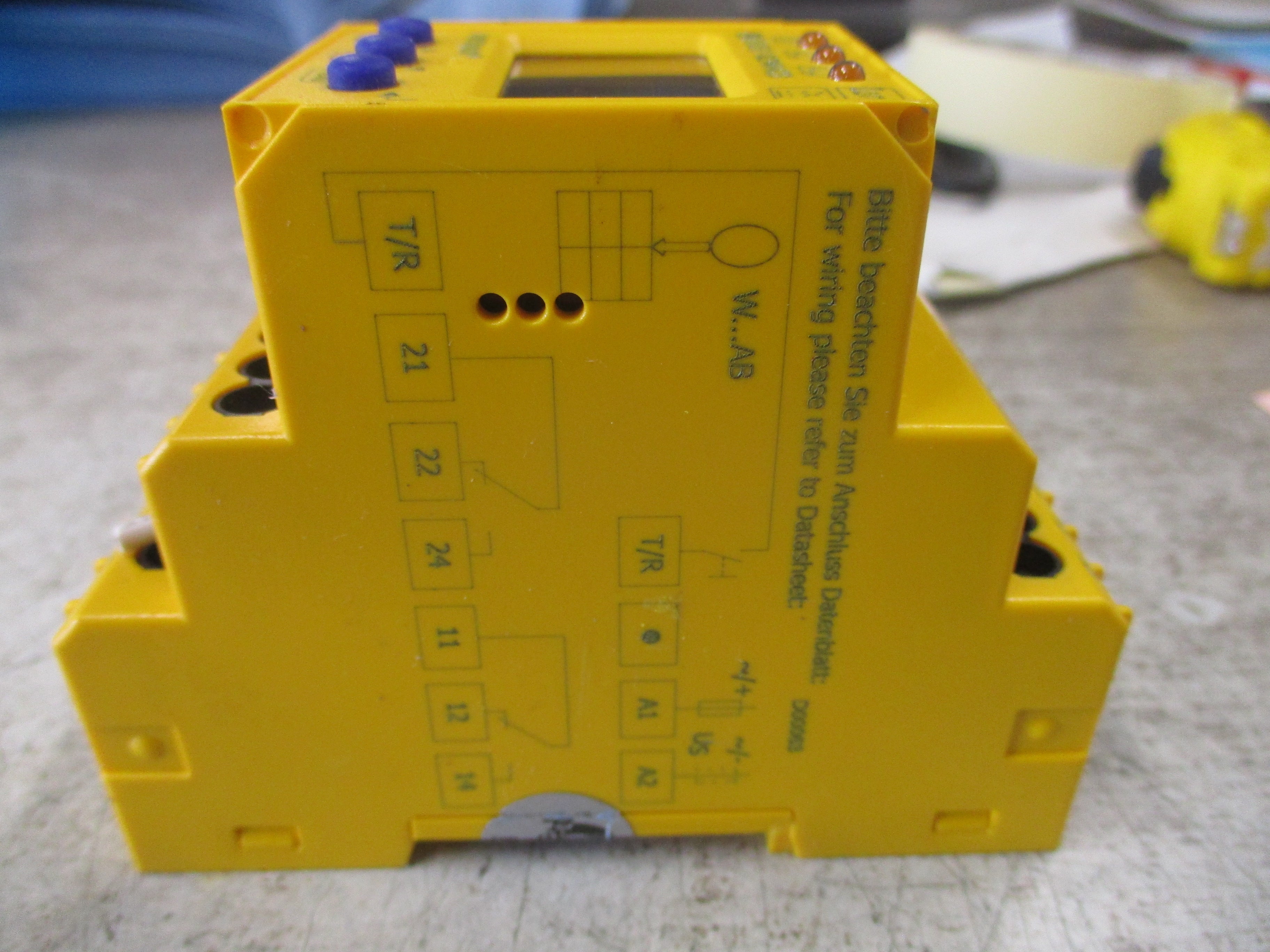Bender Linetraxx Residual Current Monitor RCMA423-D-1 16-72VAC 9.6-94VDC