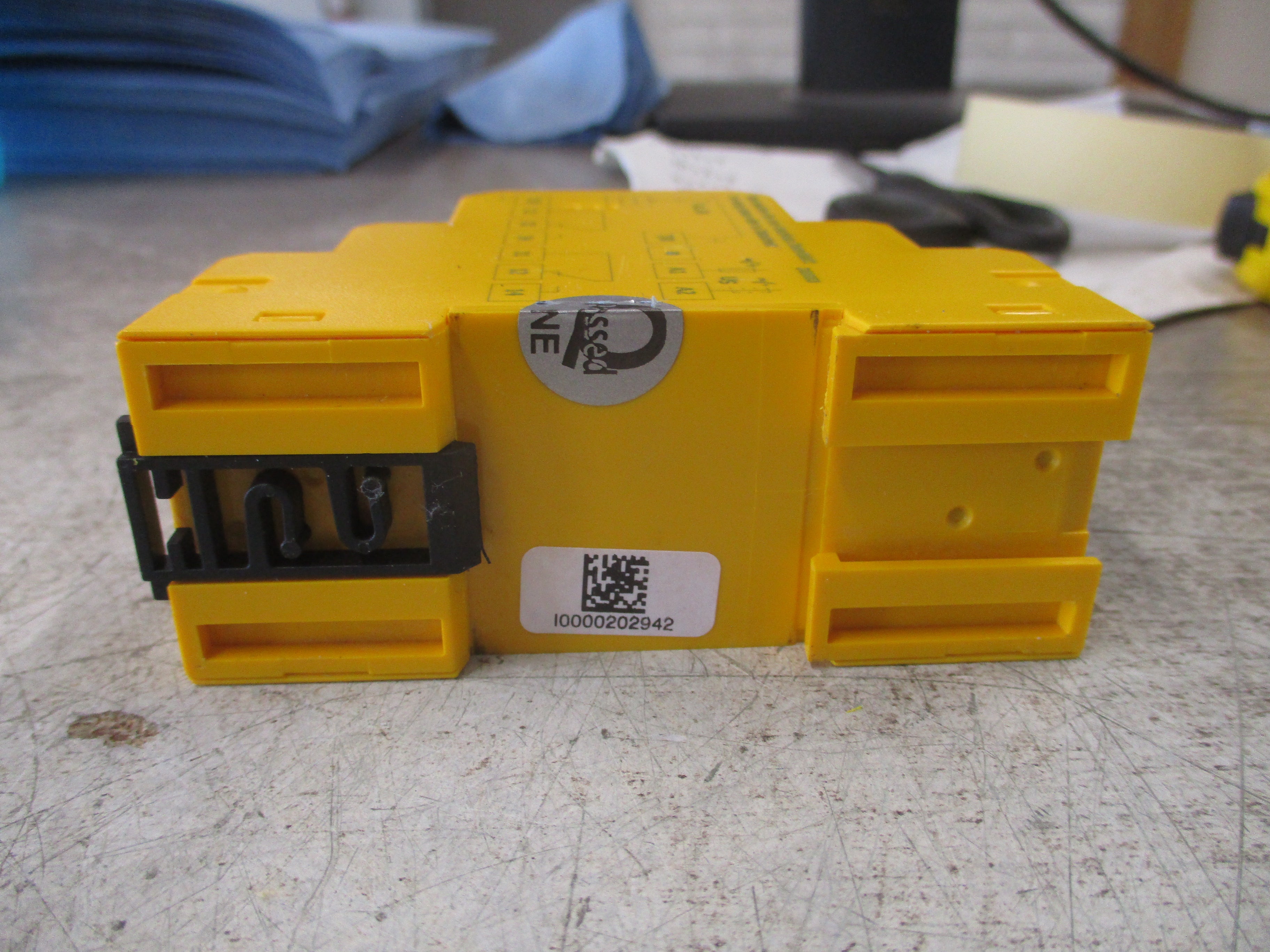 Bender Linetraxx Residual Current Monitor RCMA423-D-1 16-72VAC 9.6-94VDC
