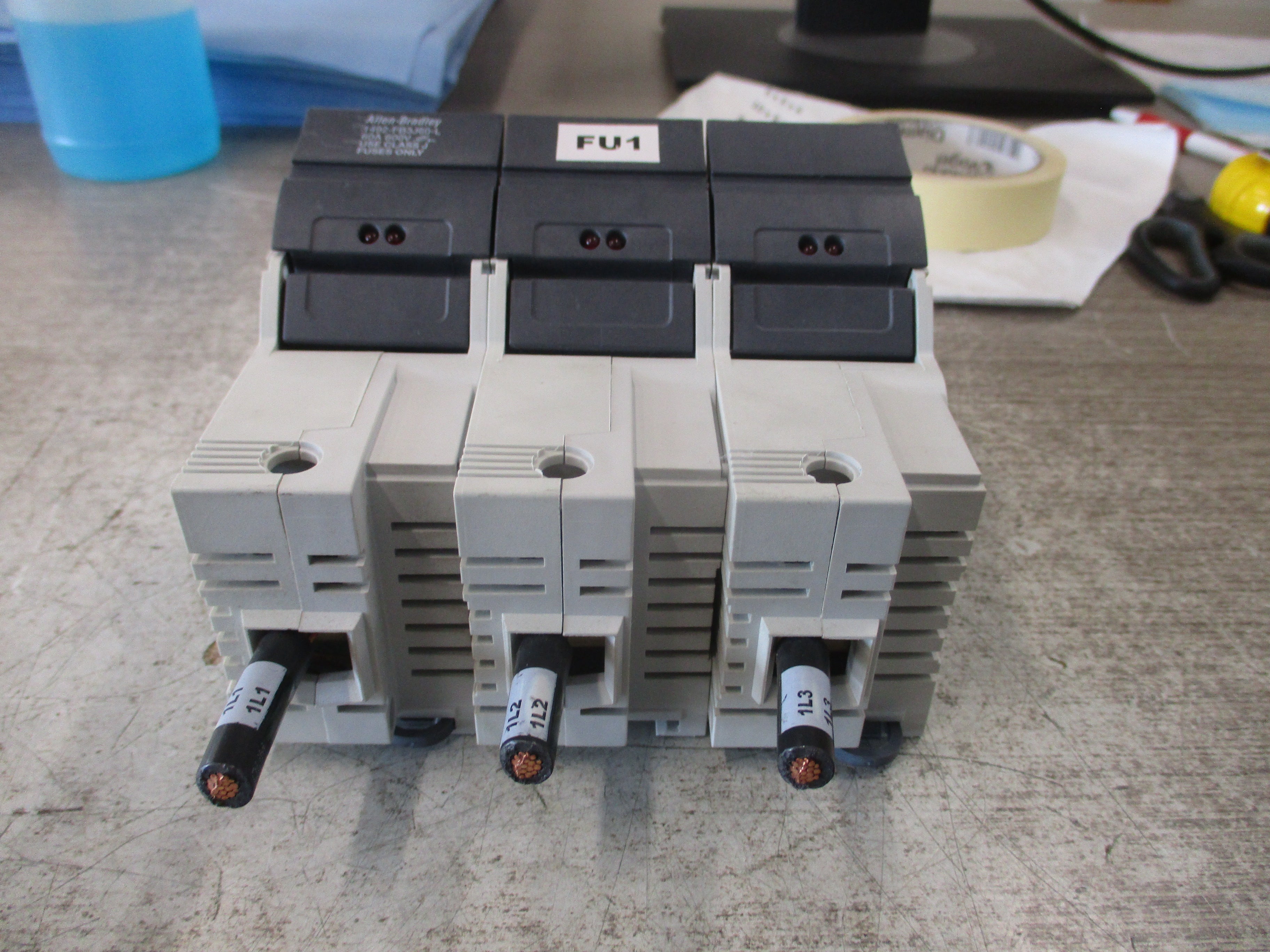 Allen-Bradley Fuseholder 1492-FB3J60-L 60A 600V 3P *(1) Broken DIN-Rail Mount*