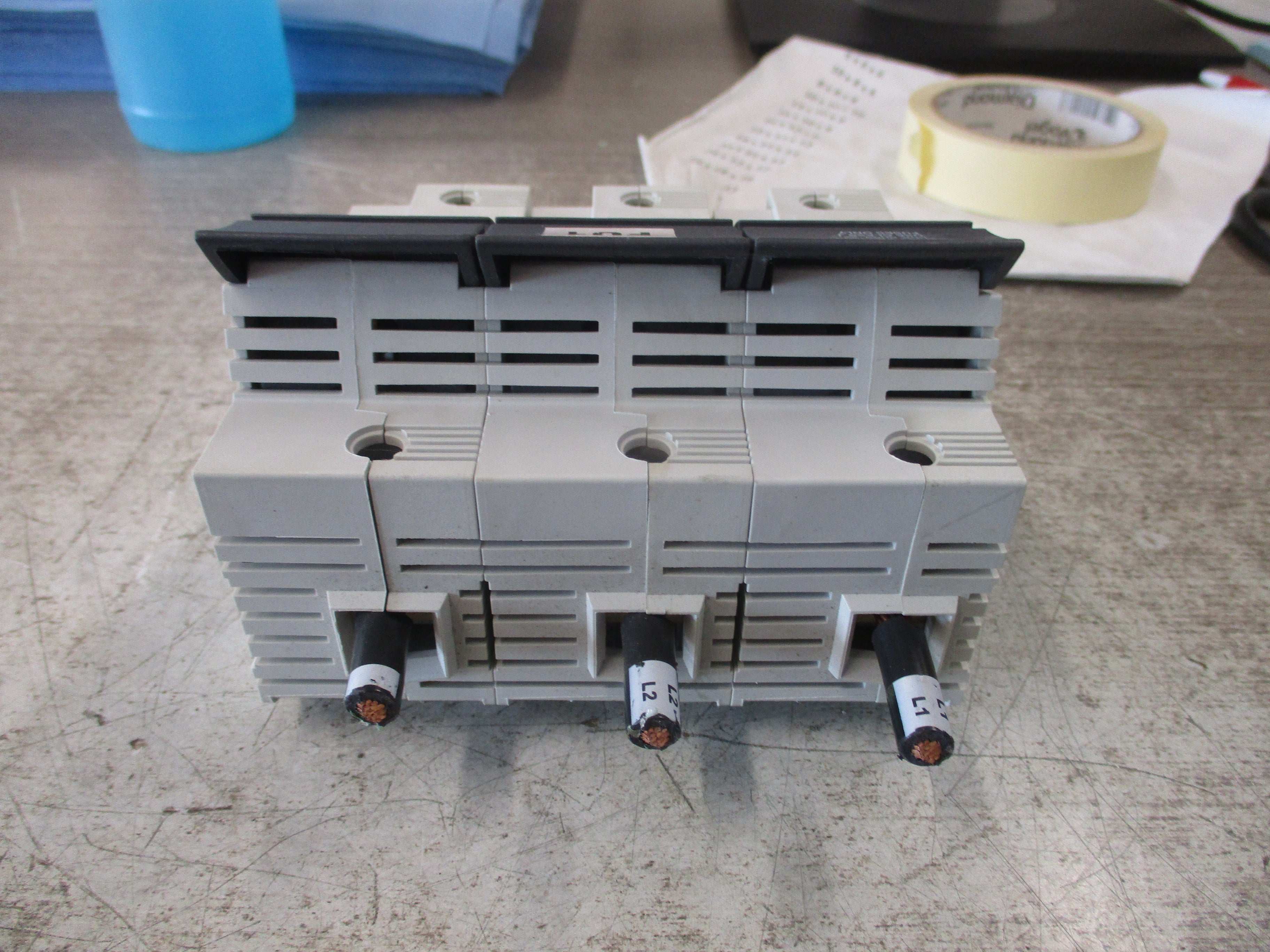 Allen-Bradley Fuseholder 1492-FB3J60-L 60A 600V 3P *(1) Broken DIN-Rail Mount*
