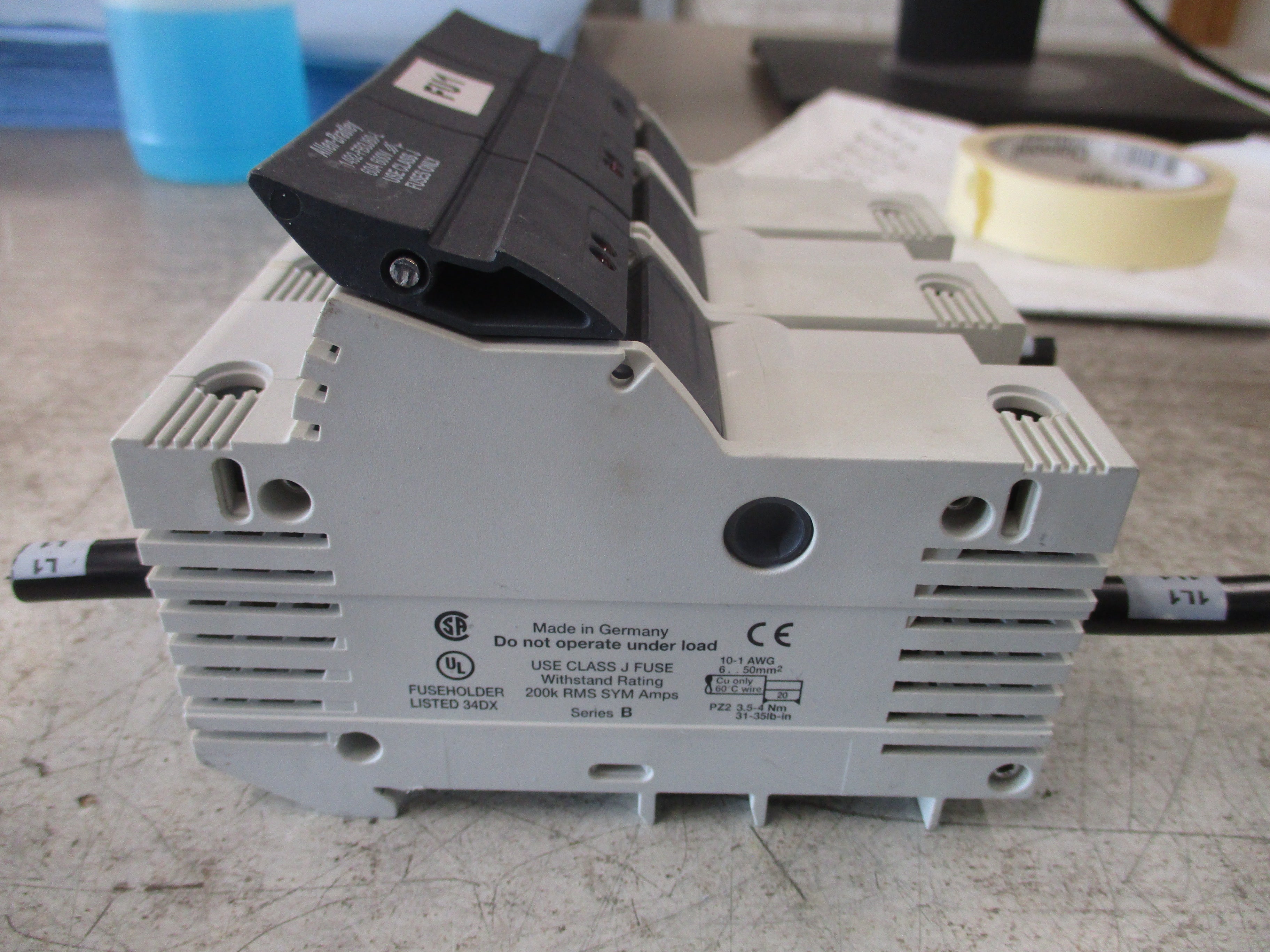 Allen-Bradley Fuseholder 1492-FB3J60-L 60A 600V 3P *(1) Broken DIN-Rail Mount*