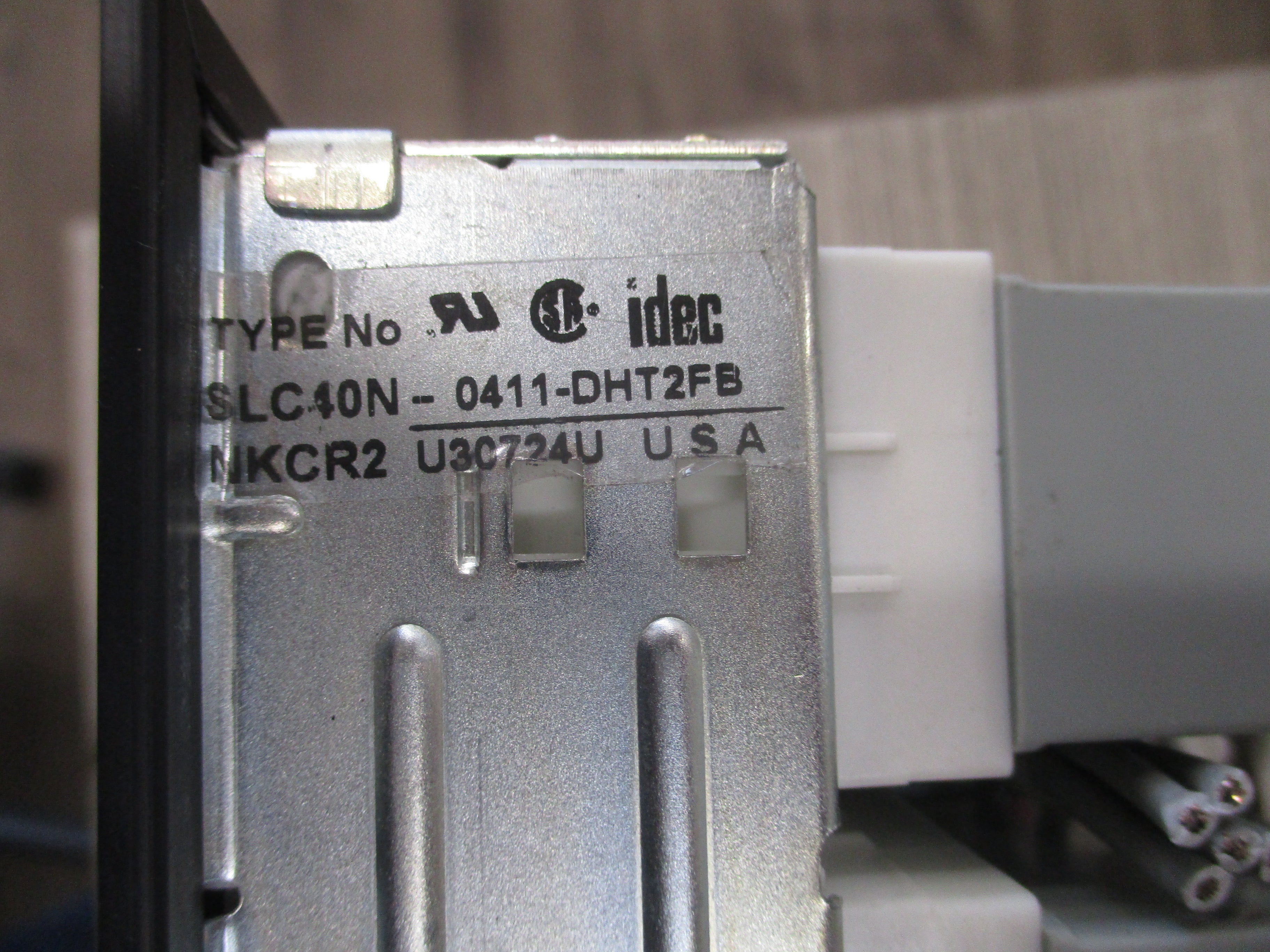 Idec Annunciator SLC40N-0411-DHT2FB Size: 11x4 *Broken Relay Cover* Used