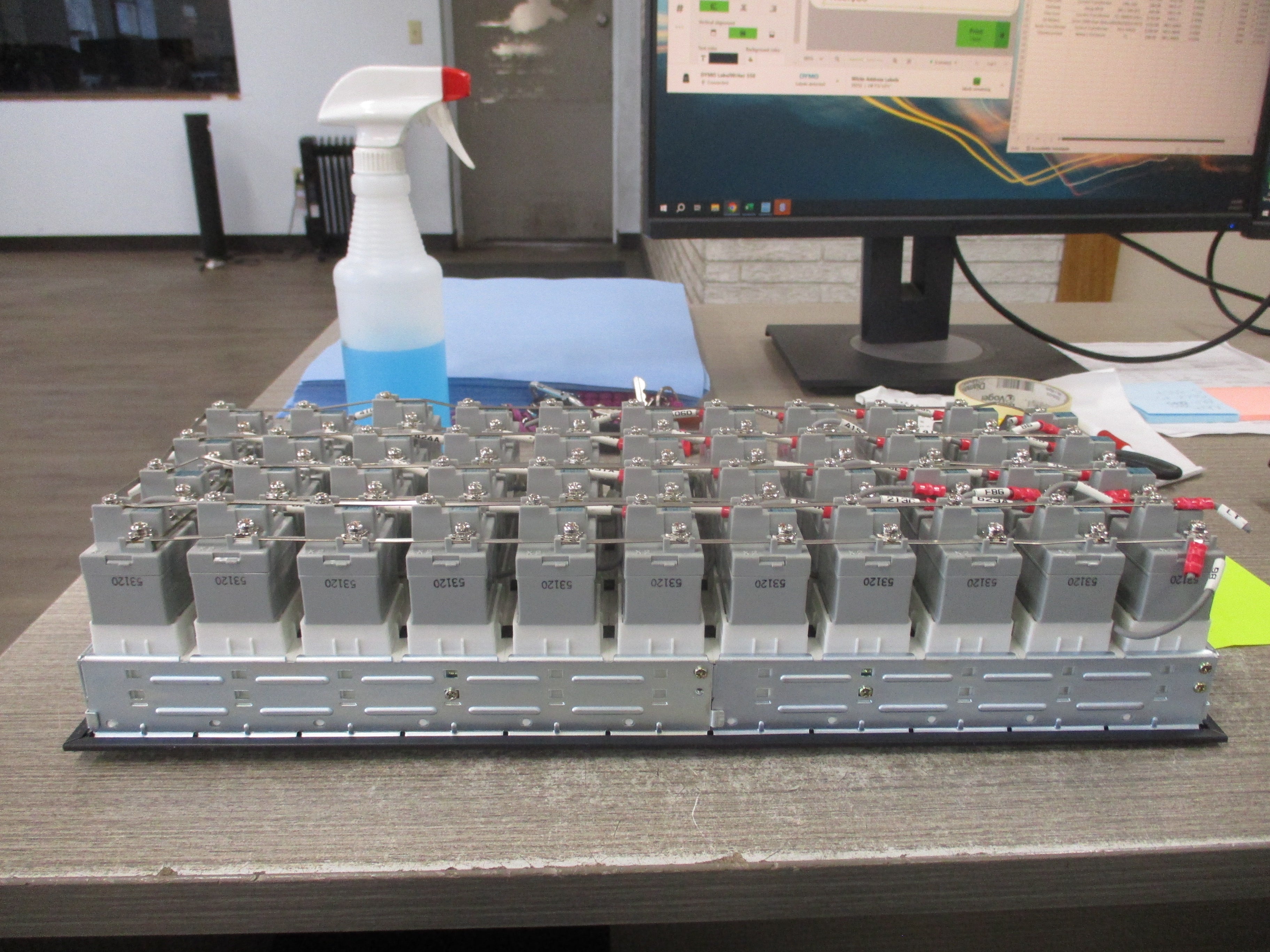 Idec Annunciator SLC40N-0411-DHT2FB Size: 11x4 *Broken Relay Cover* Used