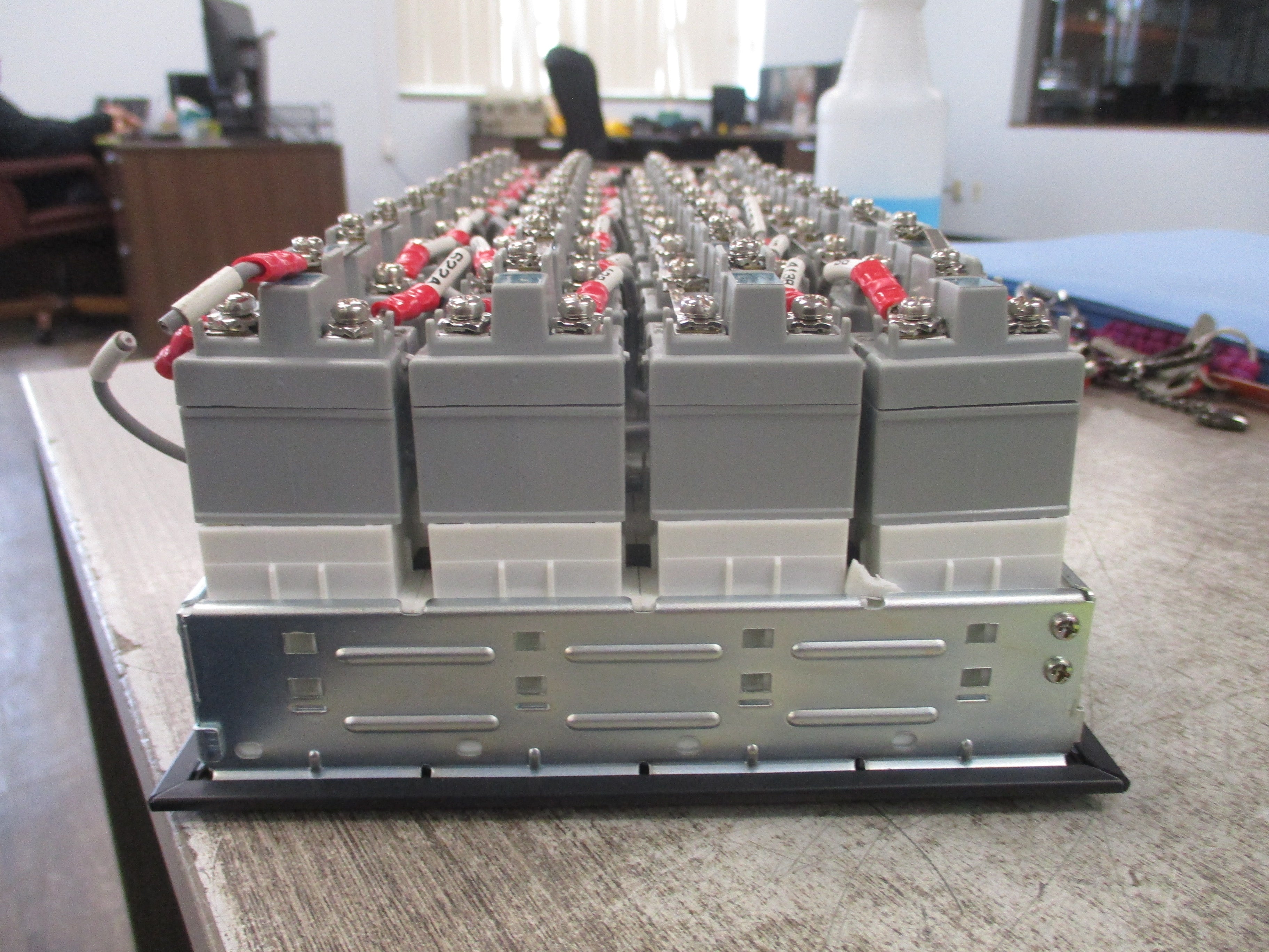 Idec Annunciator SLC40N-0411-DHT2FB Size: 11x4 *Broken Relay Cover* Used