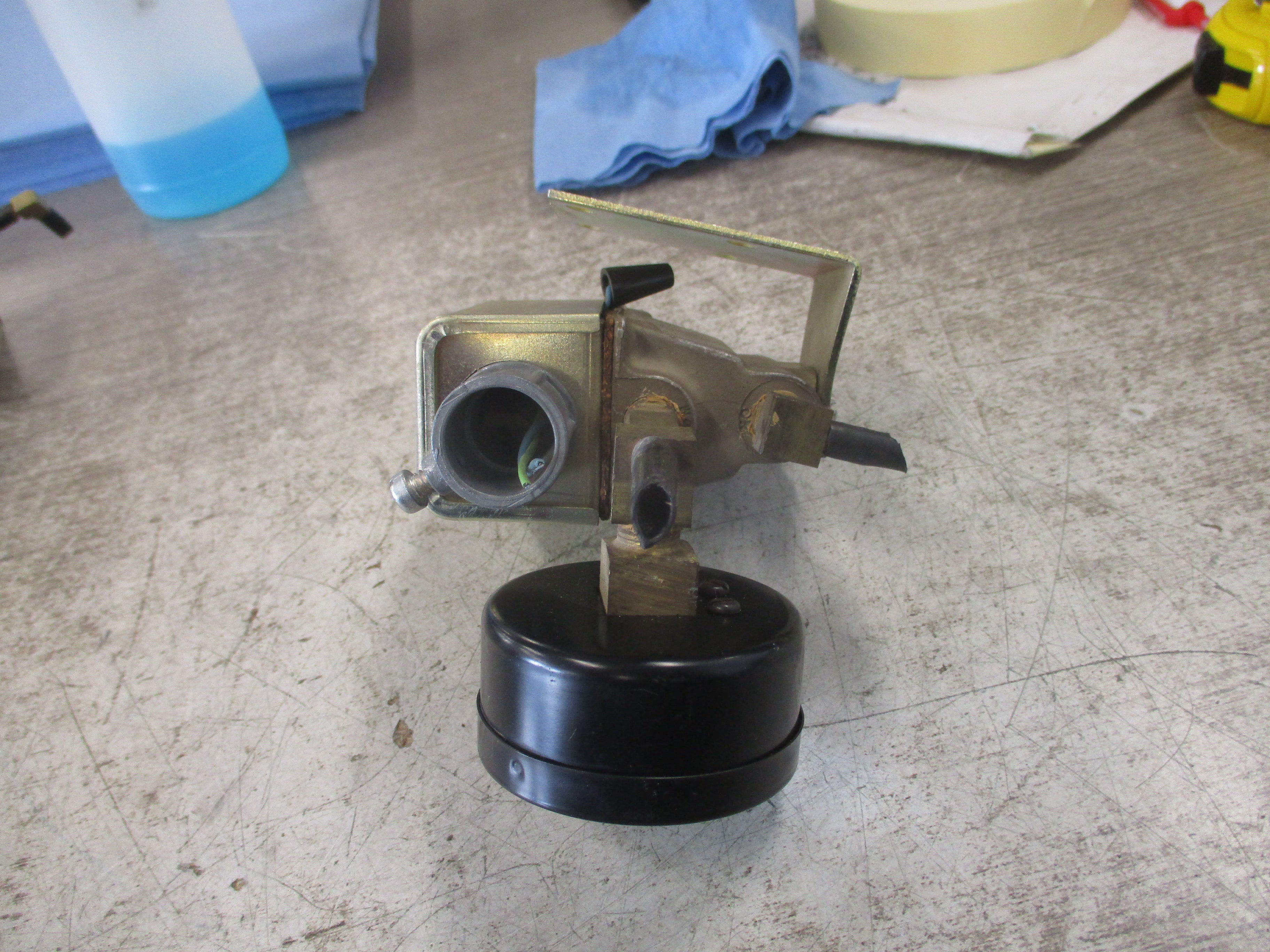 Penn Controls Air Shut-Off Valve V11HGA-100 24V 50/60Hz 6W 30 PSI Used