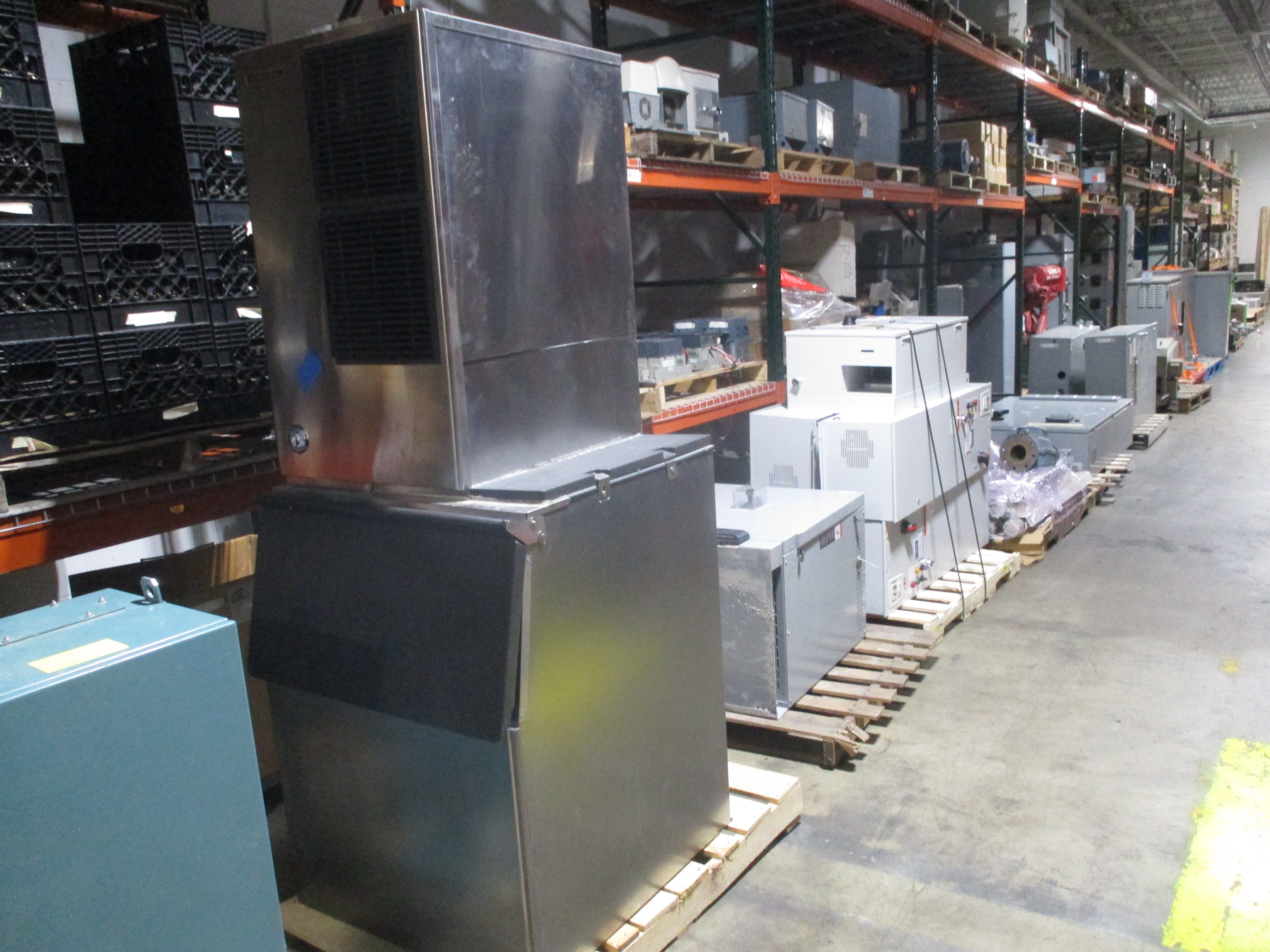 Hoshizaki Ice Maker W/Storage Bin KM-650MAH Supply: 208-230V 60Hz 1Ph