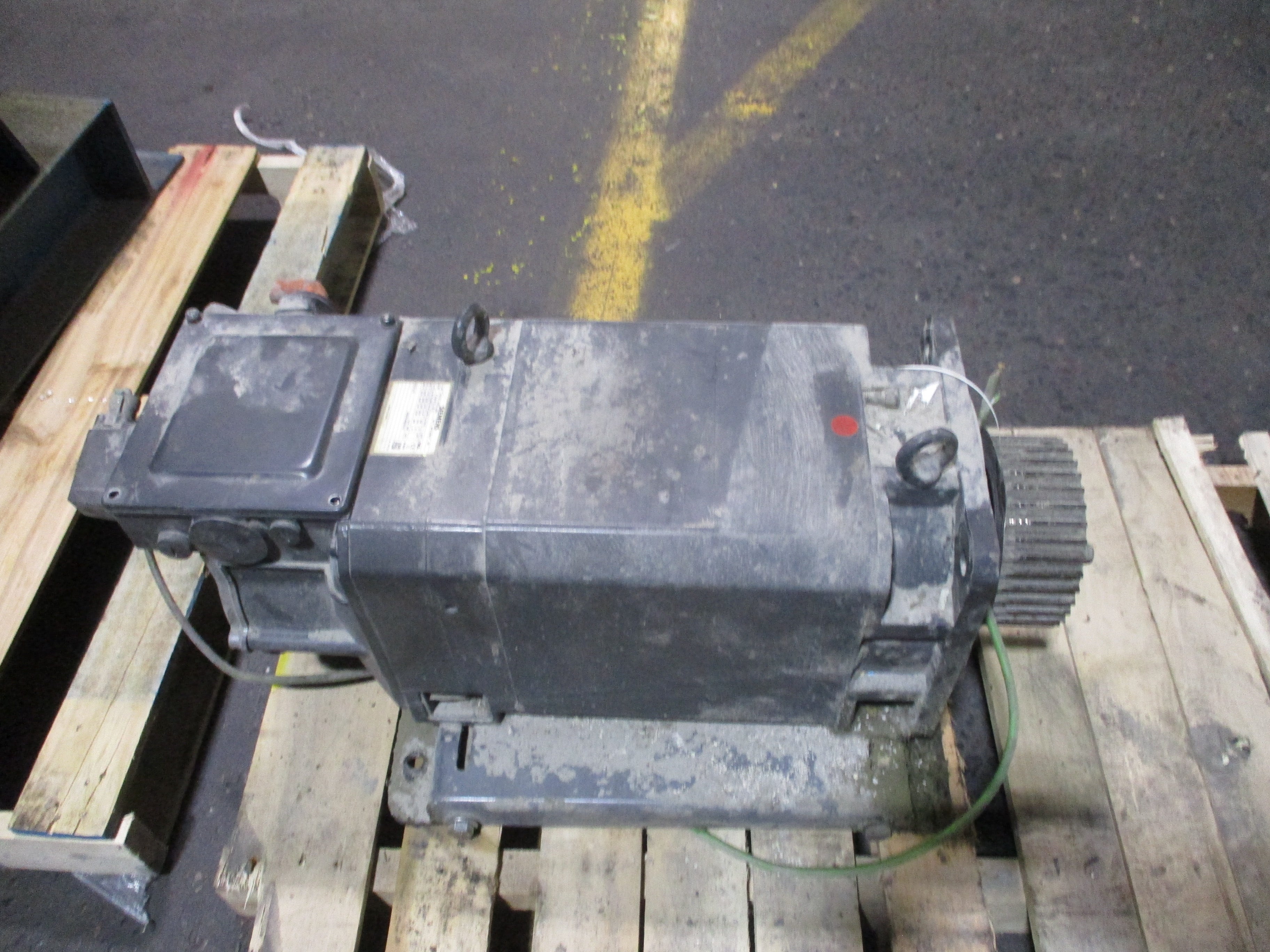 Siemens Motor 1PH7137-2FF23-0BA3 357V 56.00A 25KW 59.52Hz 1800RPM Approx. 30HP