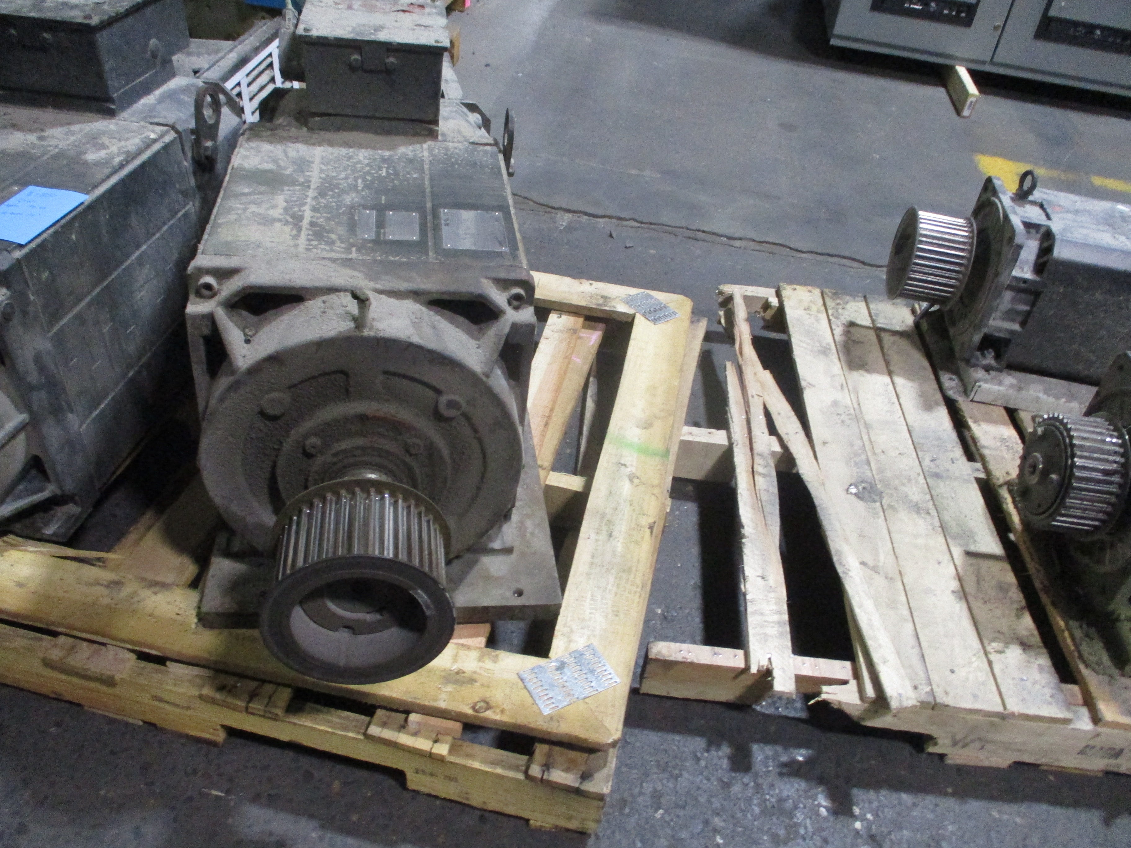 Siemens Motor 1PH7 186-2QD200FB3-Z 460V 114A 67KW 46Hz 1800RPM Approx. 90HP Used