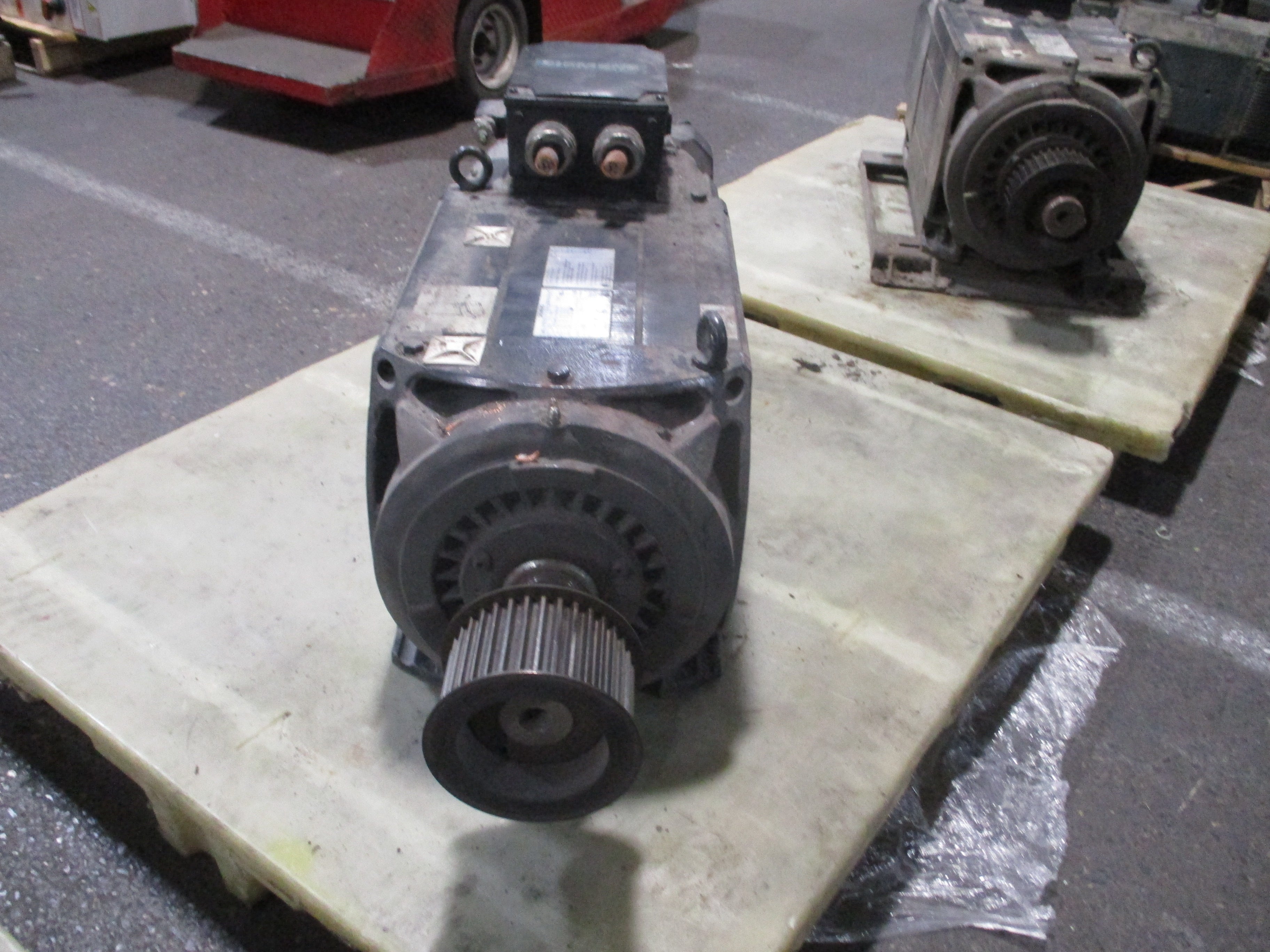 Siemens Motor 1PH8186-1DD10-1FC1-Z 450V 112A 67KW 45.6Hz 1800RPM Appox. 90HP