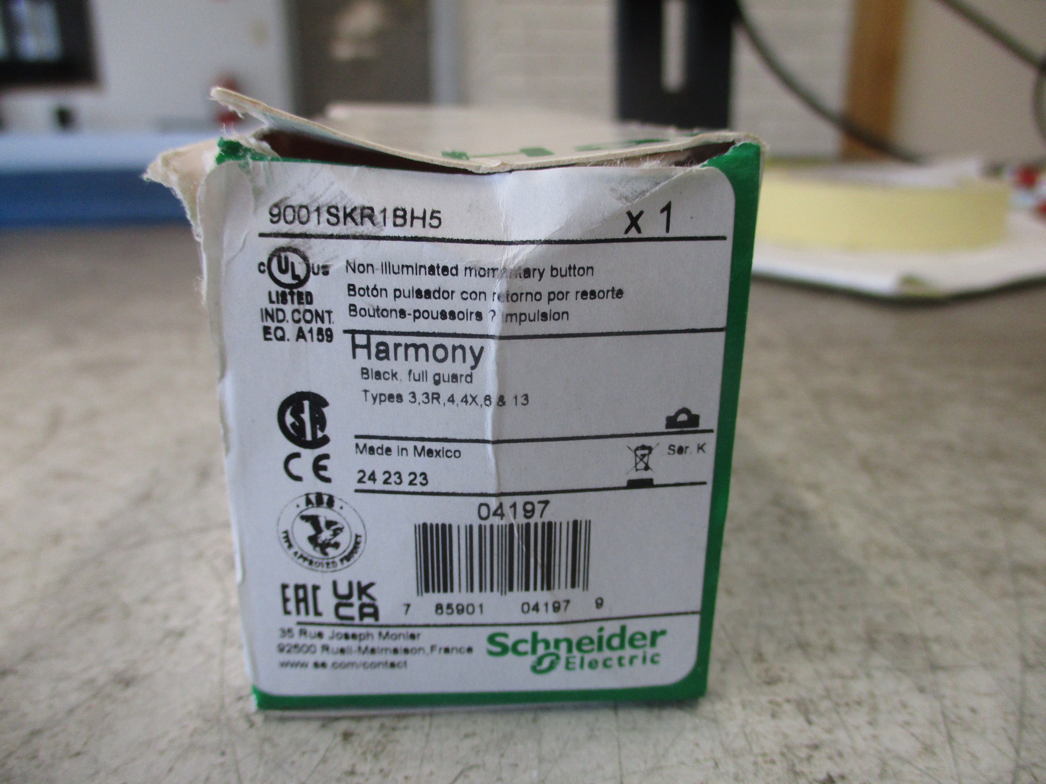Schneider Electric Harmony Push Button 9001SKR1BH5 Black Full Guard New Surplus