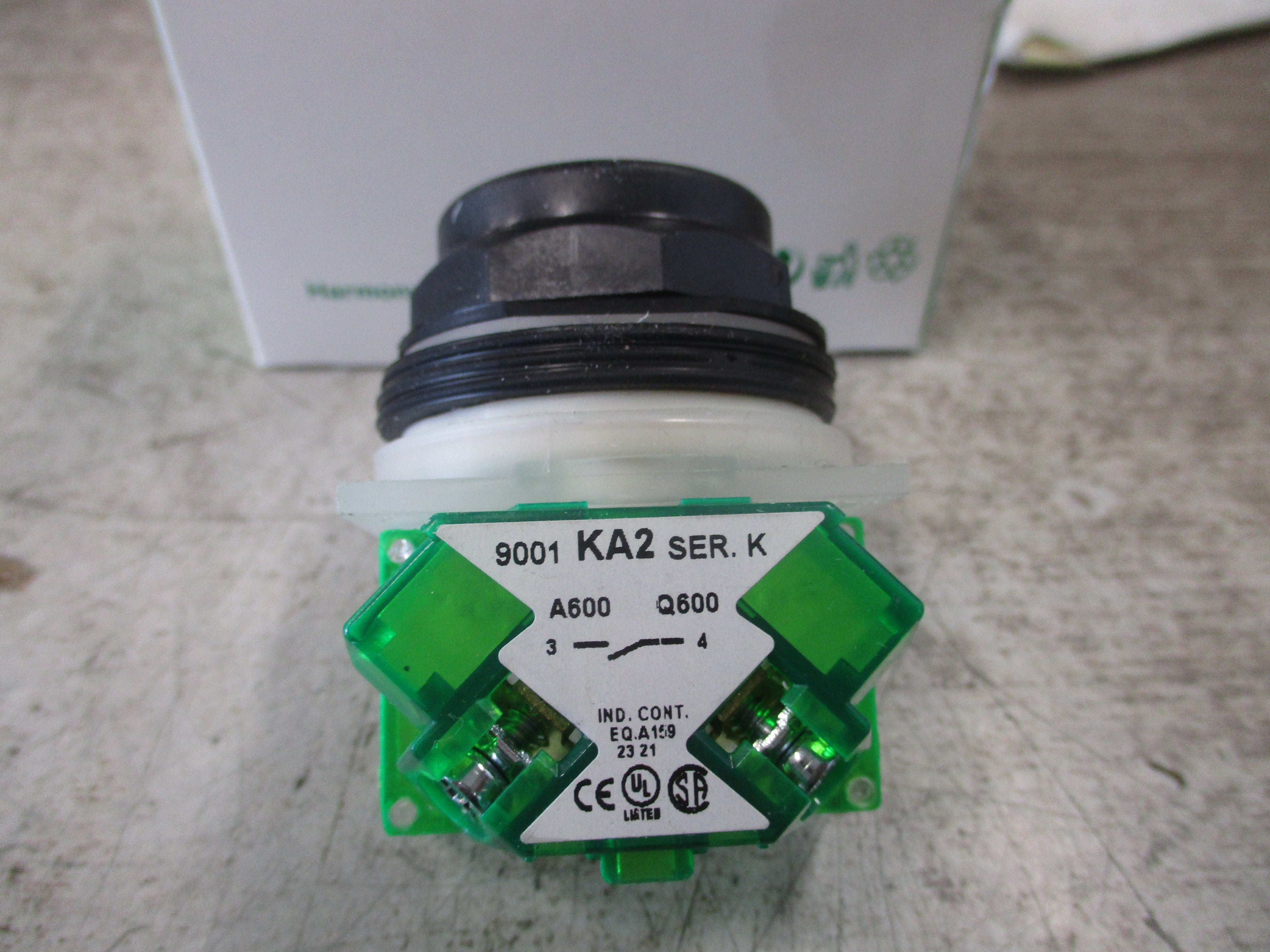 Schneider Electric Harmony Push Button 9001SKR1BH5 Black Full Guard New Surplus