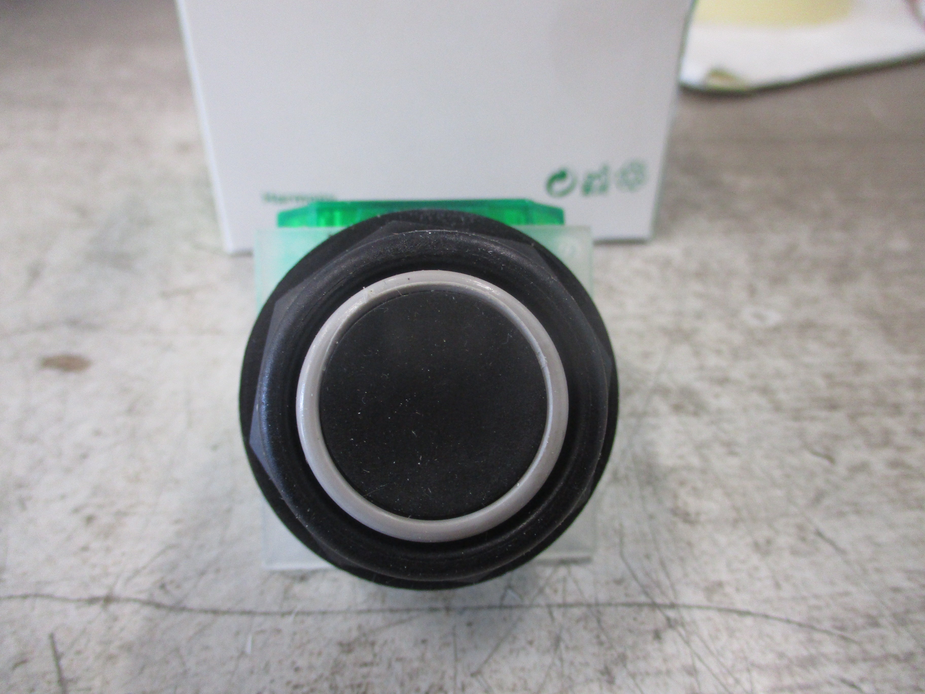 Schneider Electric Harmony Push Button 9001SKR1BH5 Black Full Guard New Surplus