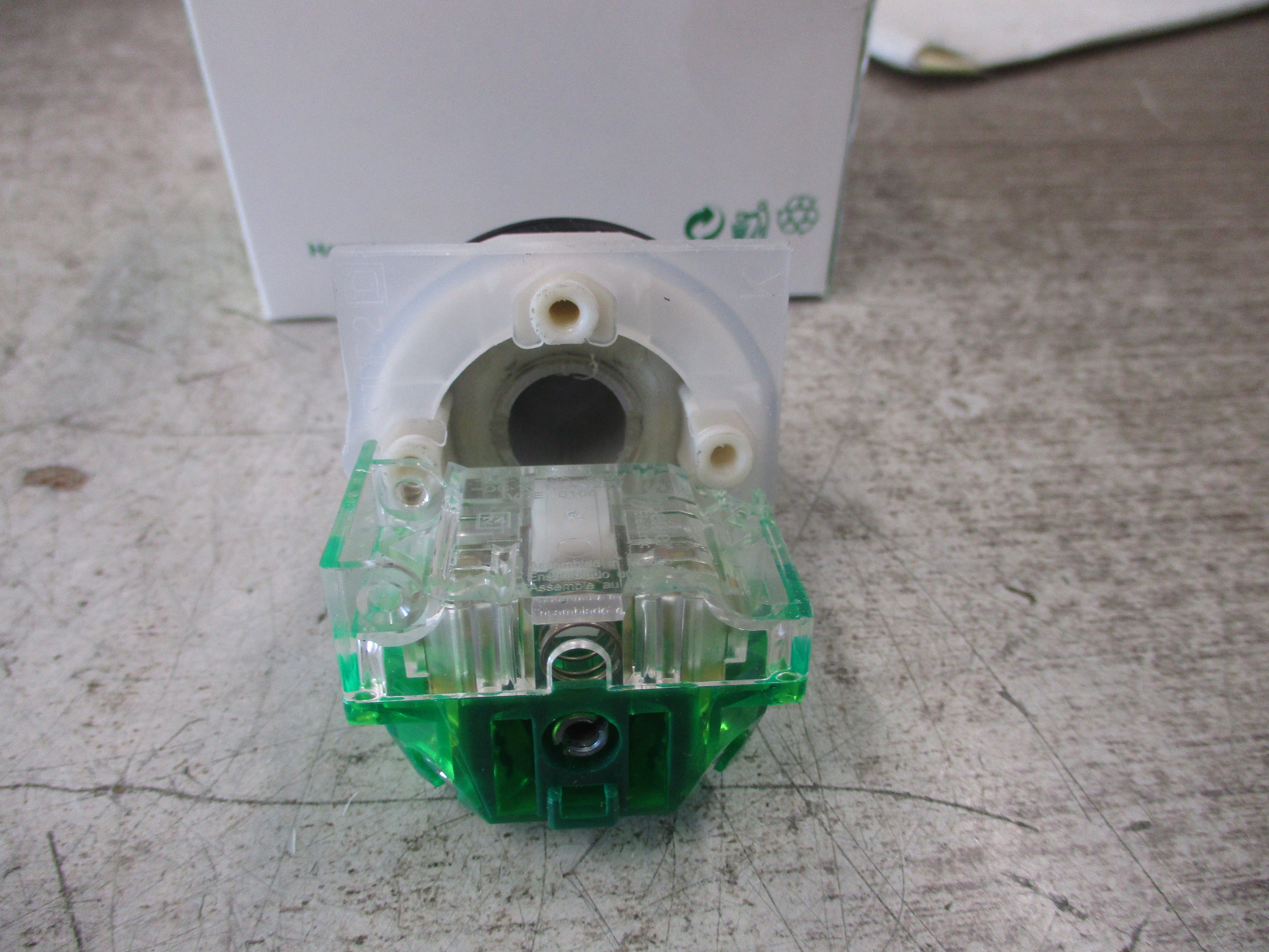 Schneider Electric Harmony Push Button 9001SKR1BH5 Black Full Guard New Surplus