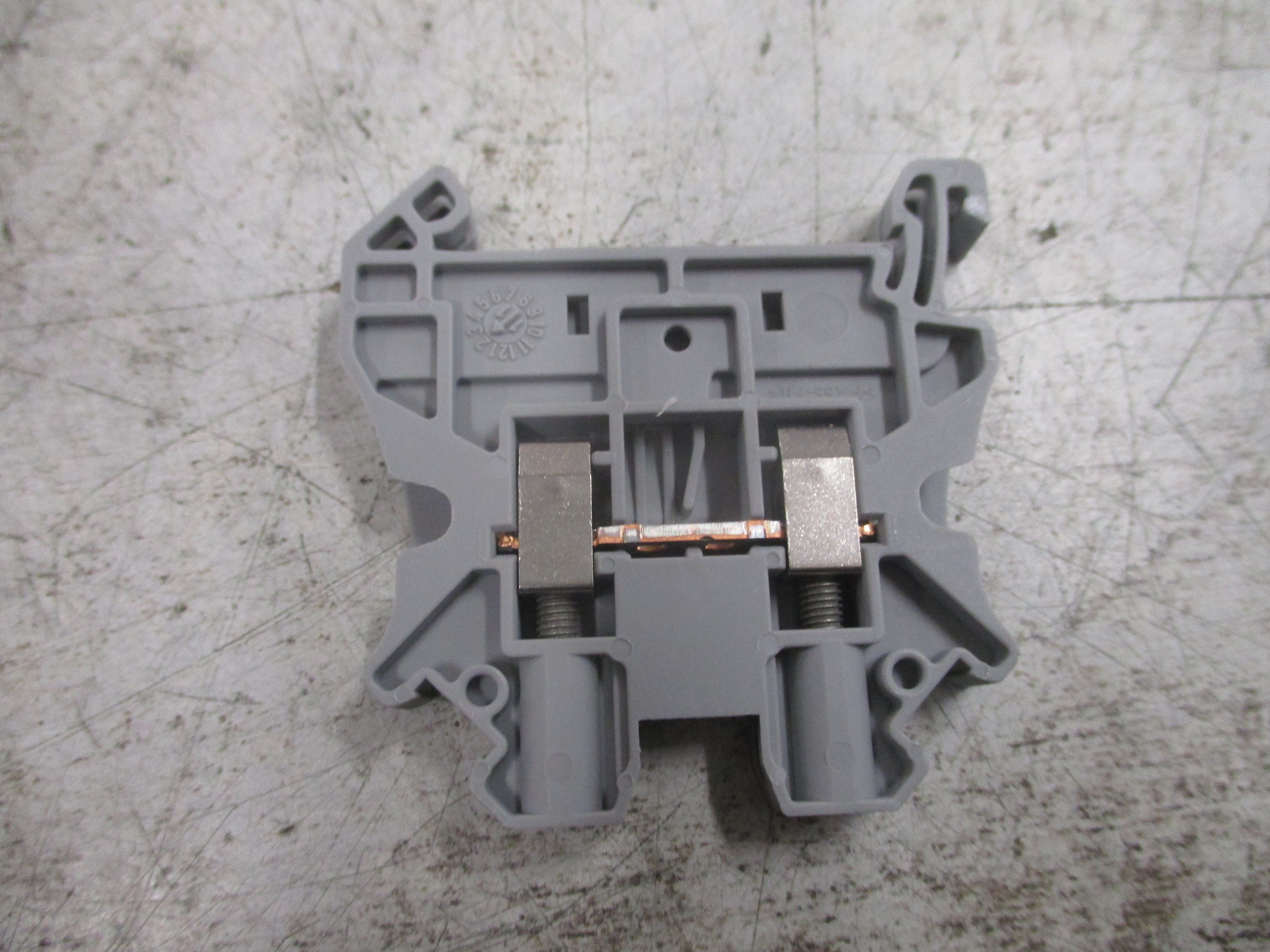 Eaton Feed-Through Terminal Block XBUT4 *Box of 44* New Surplus