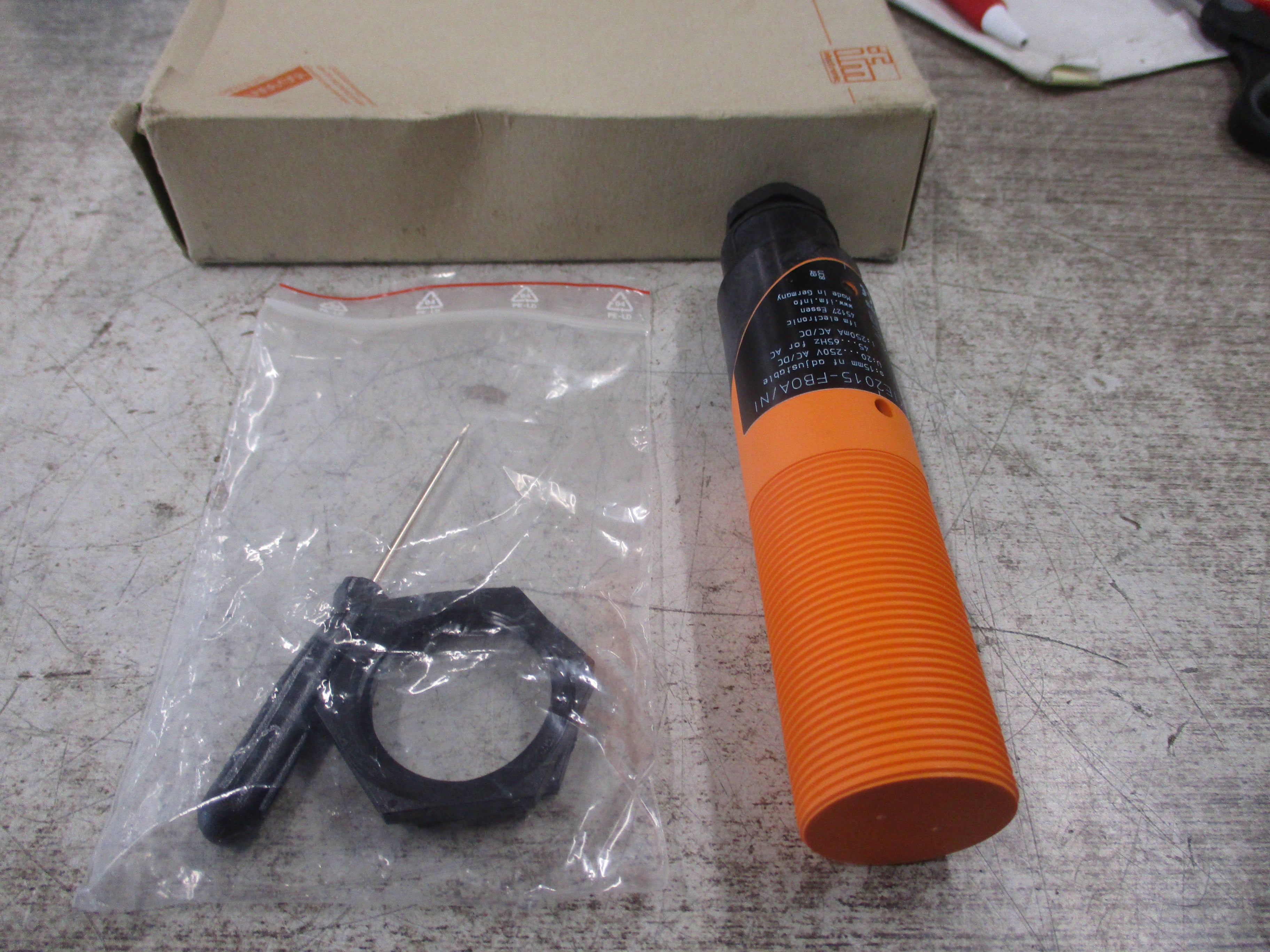 IFM efector 150 Capacitive Sensor KI0205 New Surplus