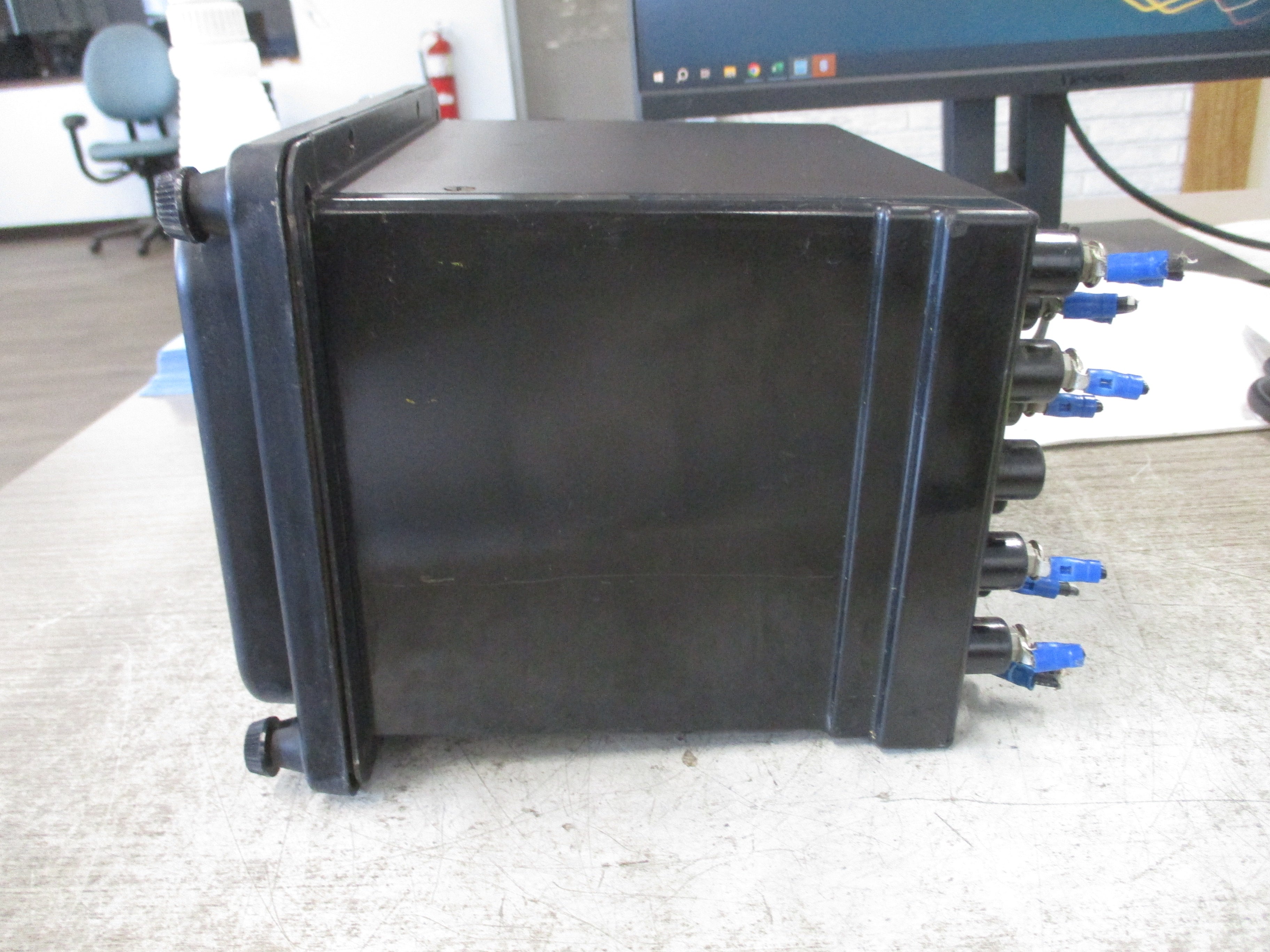 GE 2-Stator Watthour Meter 703X95G953 120V 3Ph 60Hz *Chipped Cover* Used