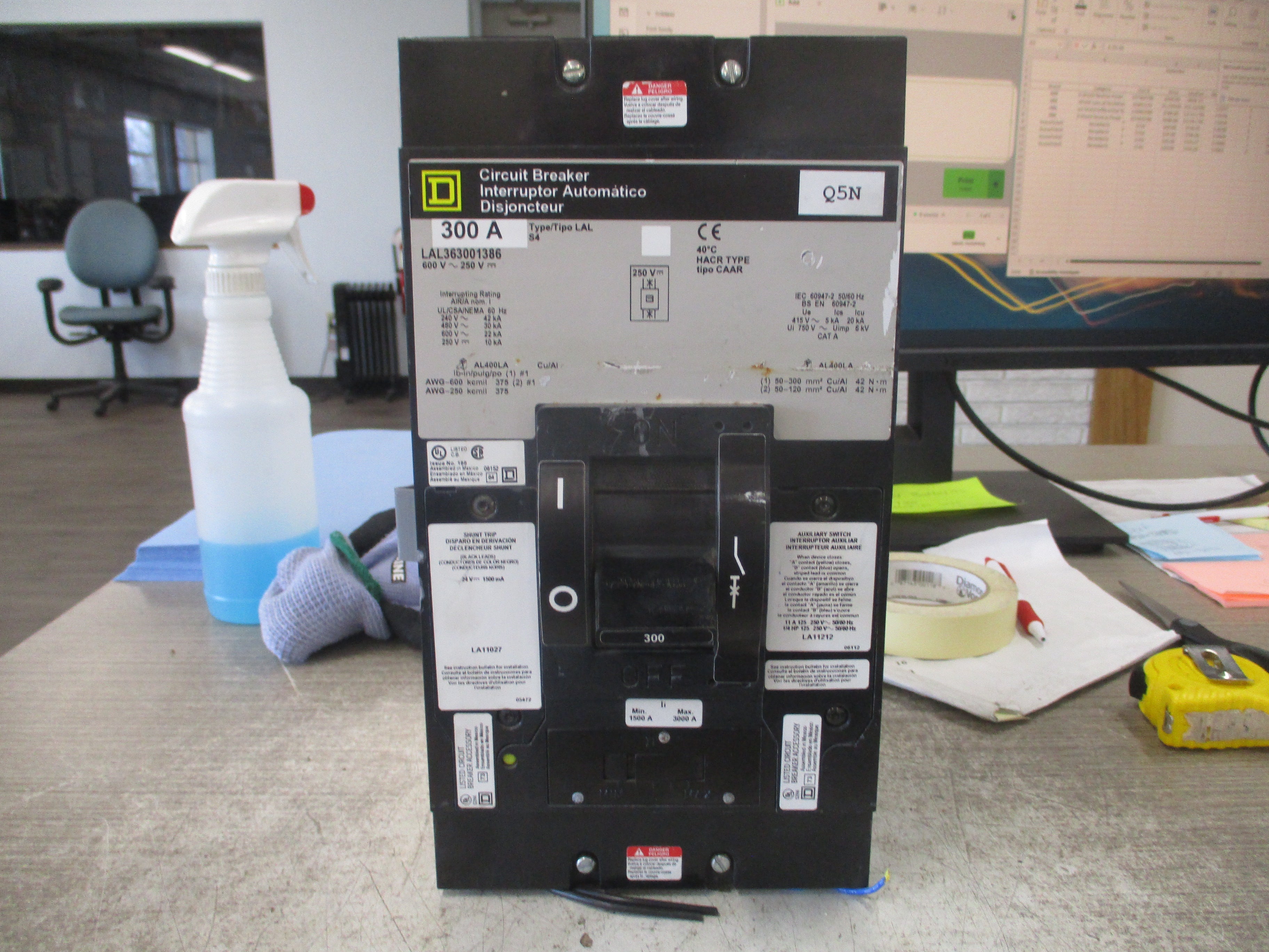 Square D Circuit Breaker LAL363001386 300A 600V 3P W/Shunt Trip W/Aux Switch