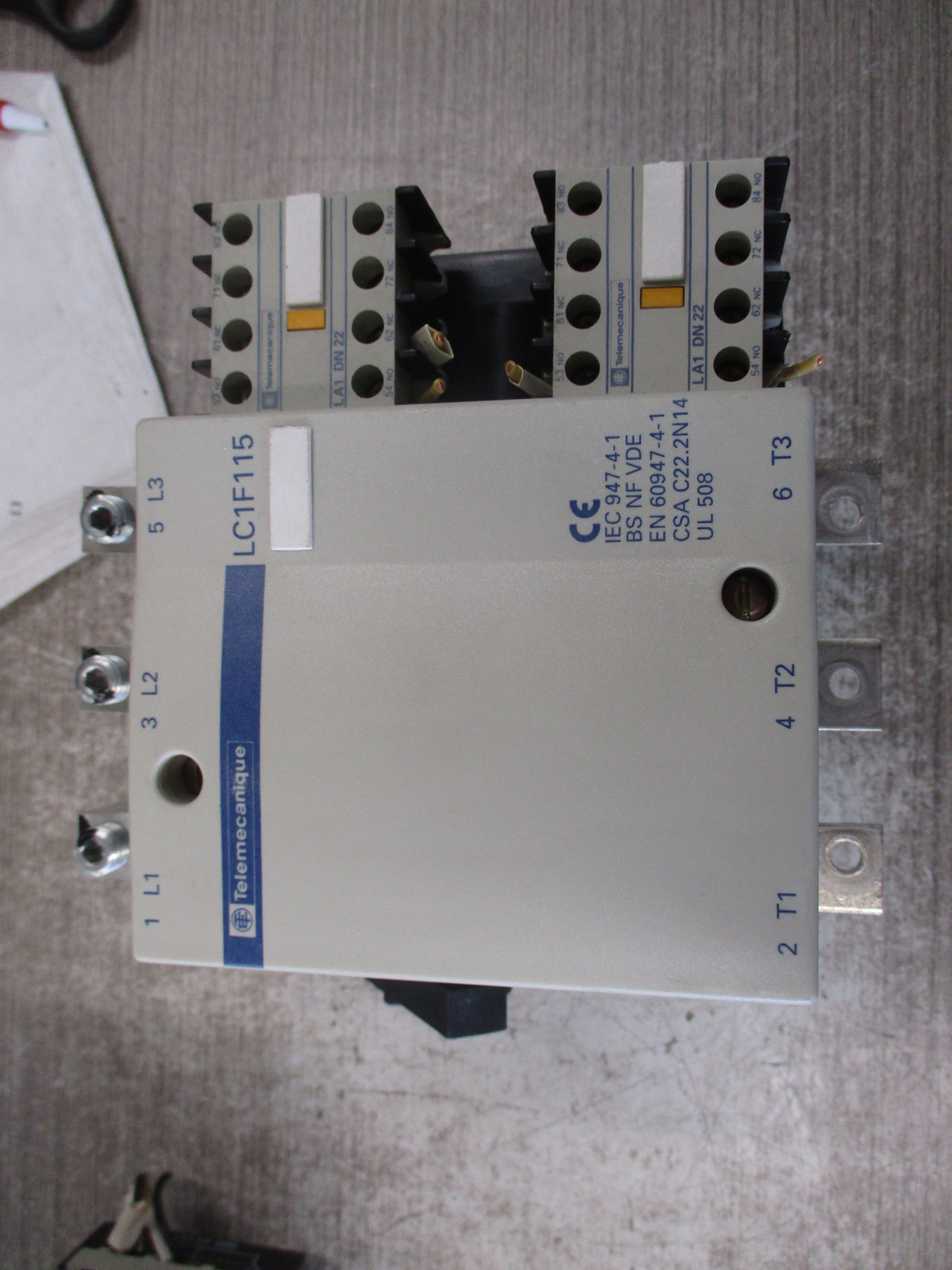 Telemecanique Contactor w/ 2 Aux Blocks LC1F115 115-120V Coil Used