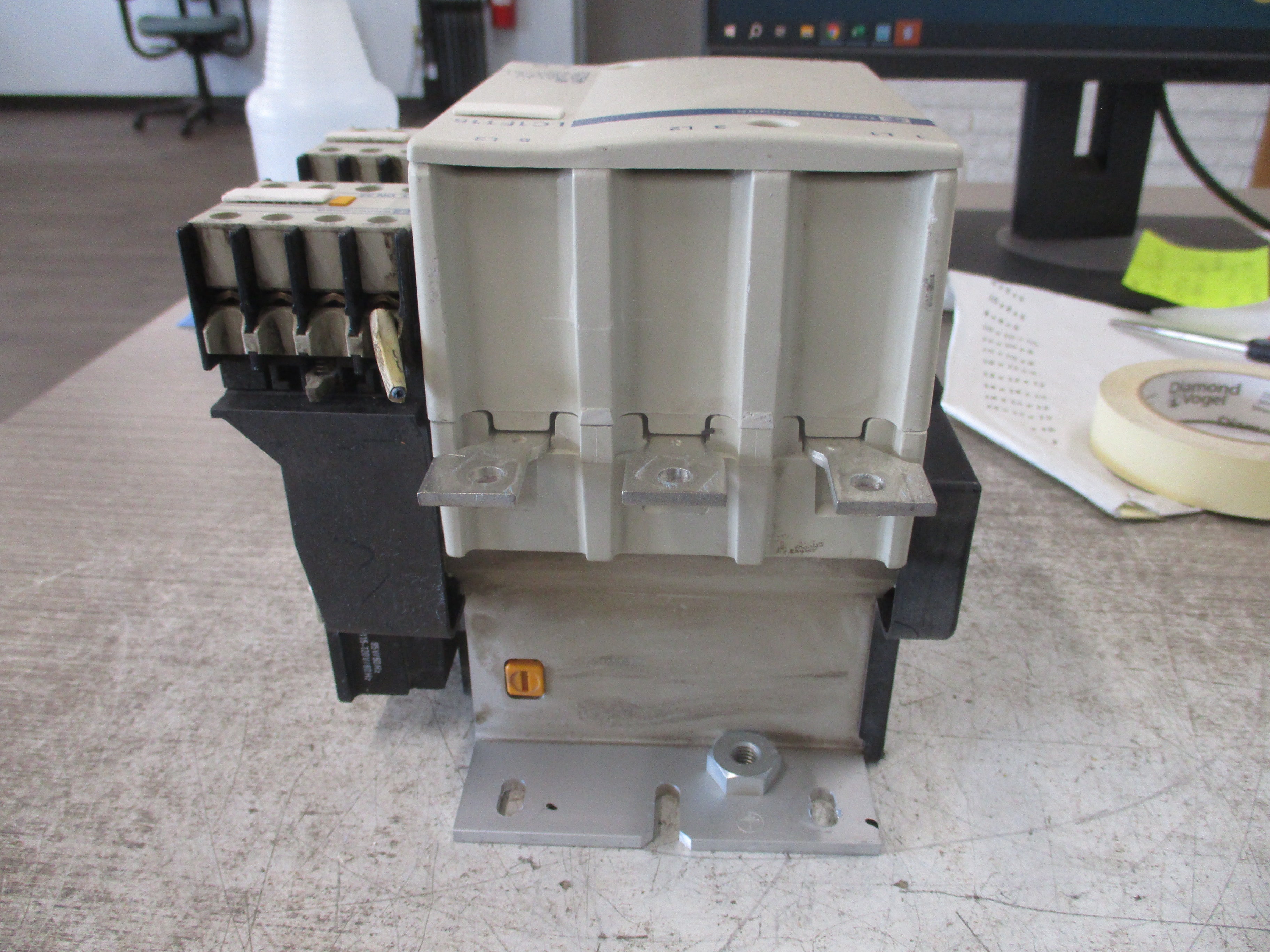 Telemecanique Contactor w/ 2 Aux Blocks LC1F115 115-120V Coil Used
