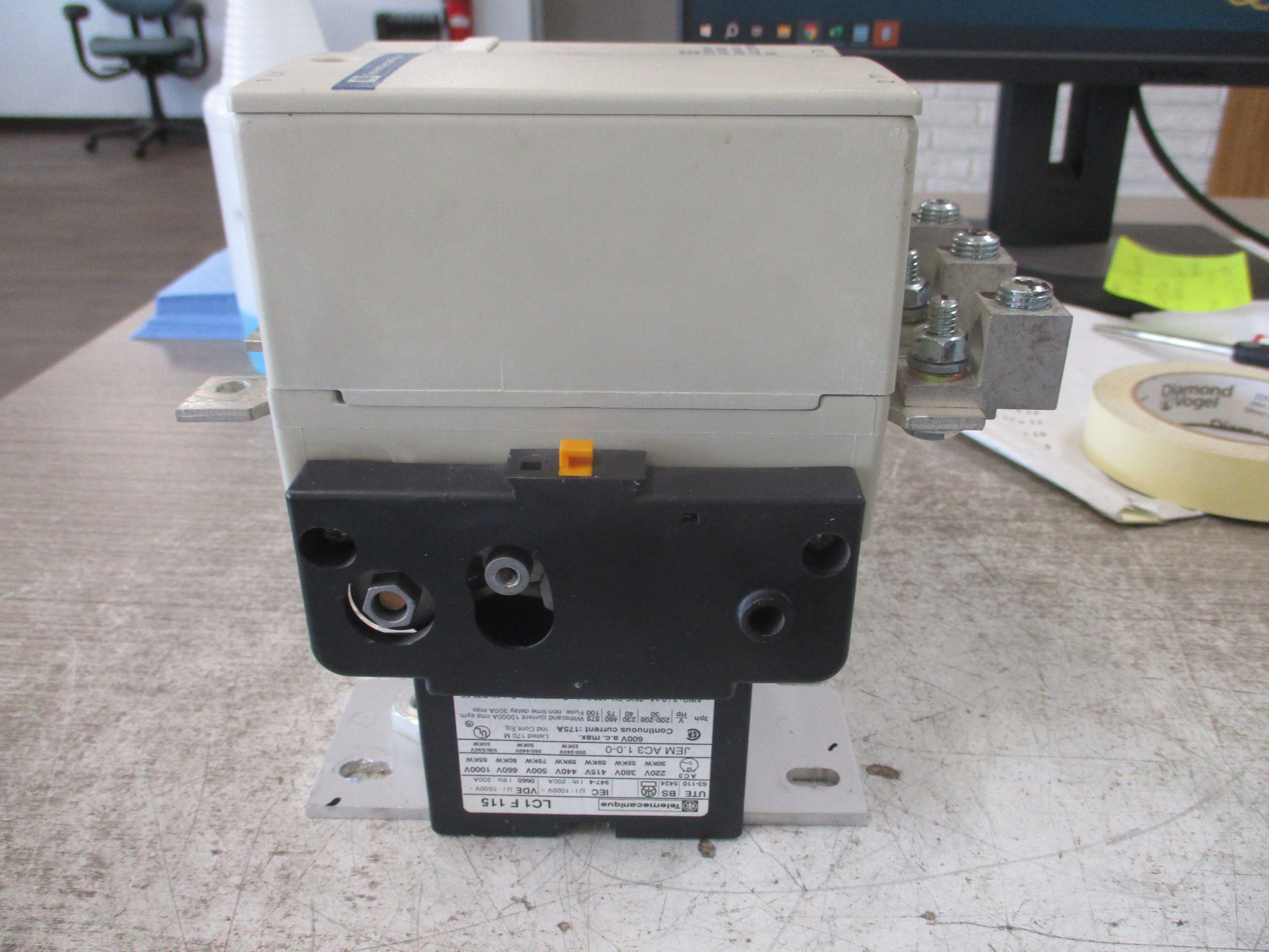 Telemecanique Contactor w/ 2 Aux Blocks LC1F115 115-120V Coil Used