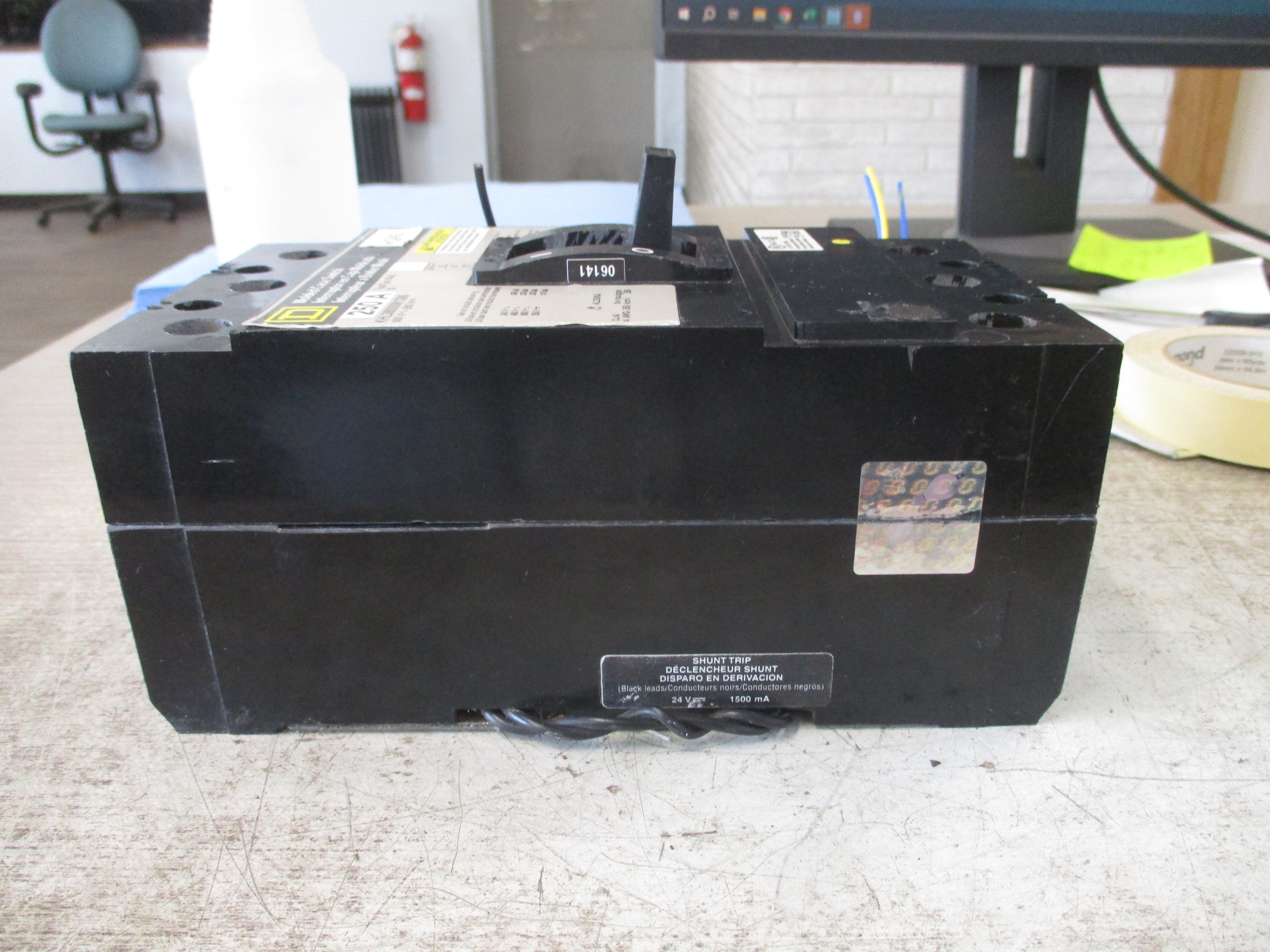 Square D Circuit Breaker KHL36000M1386 250A 600V 3P *No Lugs* Used