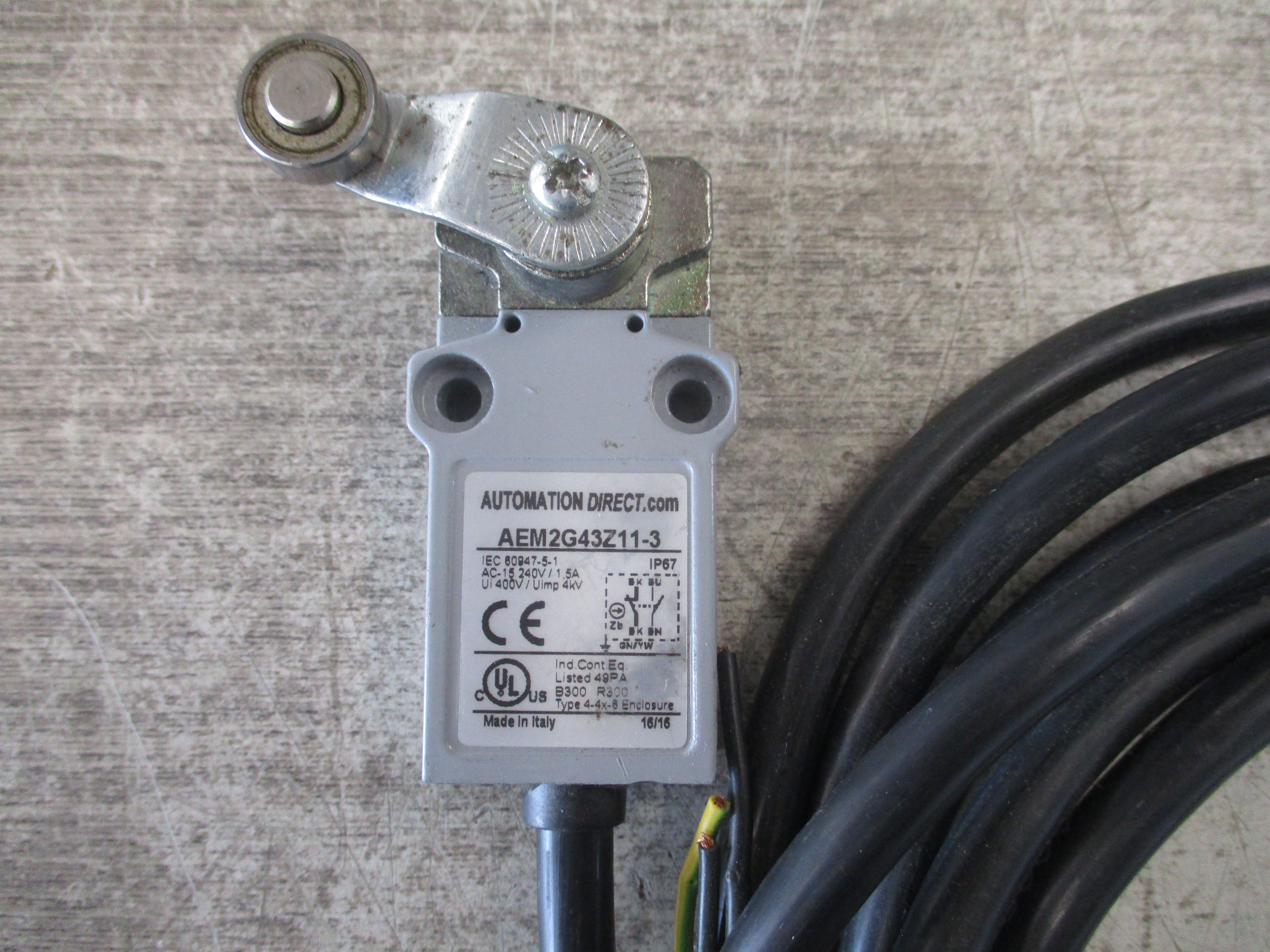 Automation Direct Limit Switch AEM2G43Z11-3 240V 1.5A Used