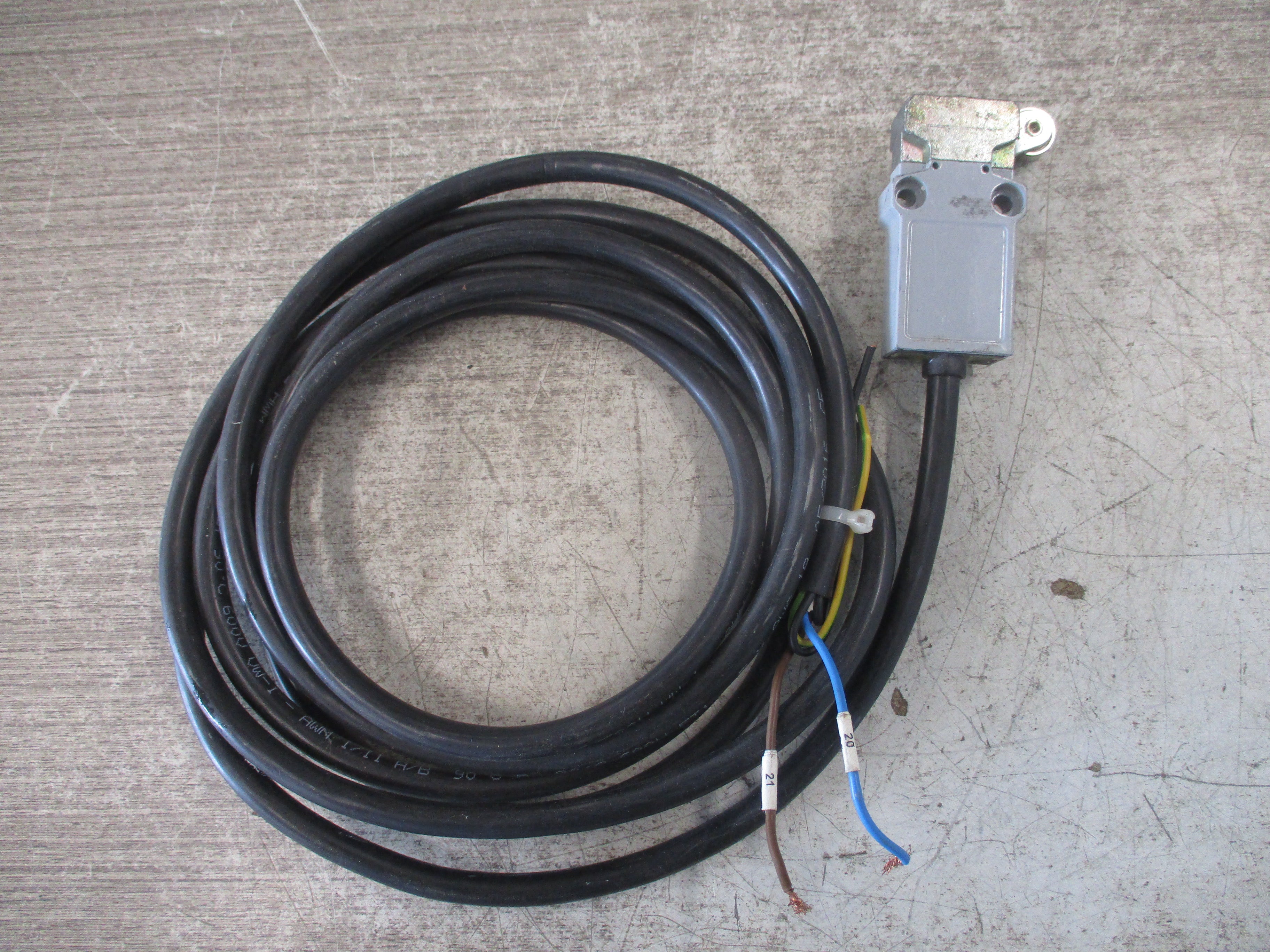 Automation Direct Limit Switch AEM2G43Z11-3 240V 1.5A Used