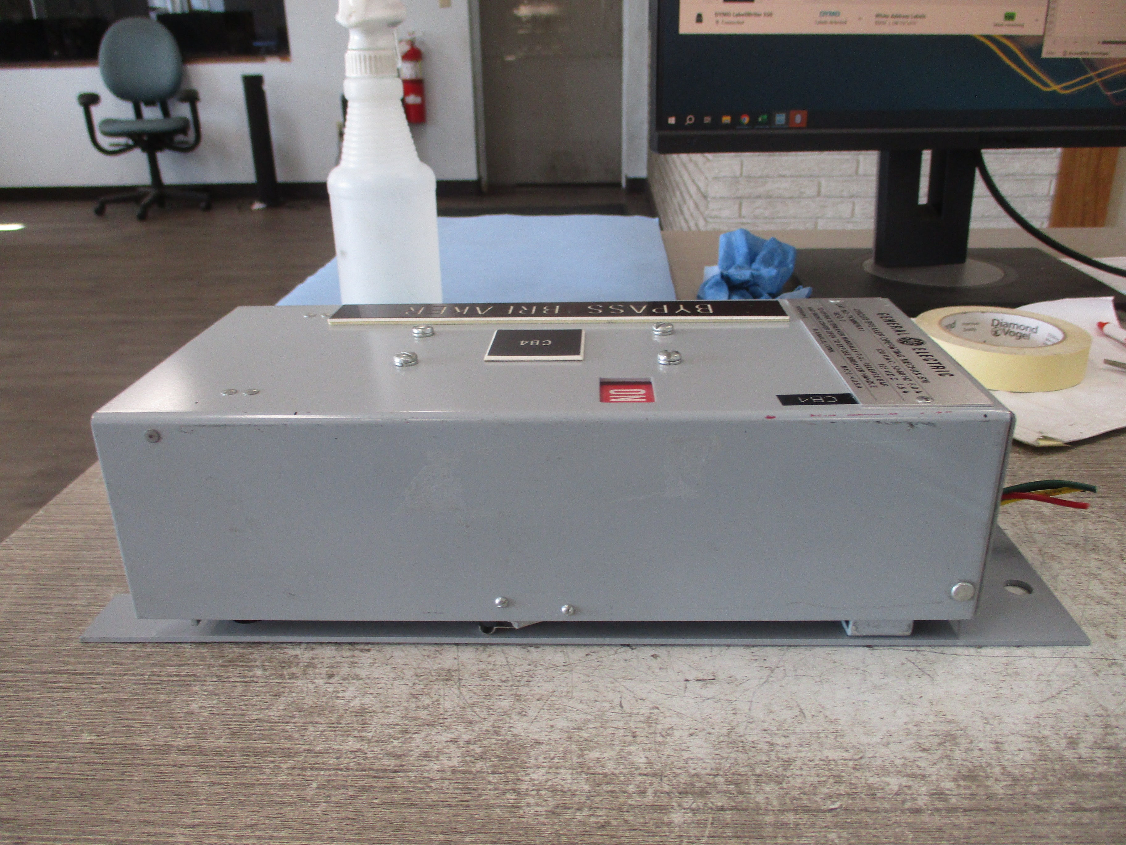 GE Circuit Breaker Operating Mechanism TKMMOMA1 MOD. 2 120VAC 6.0A 125VDC 4.5A