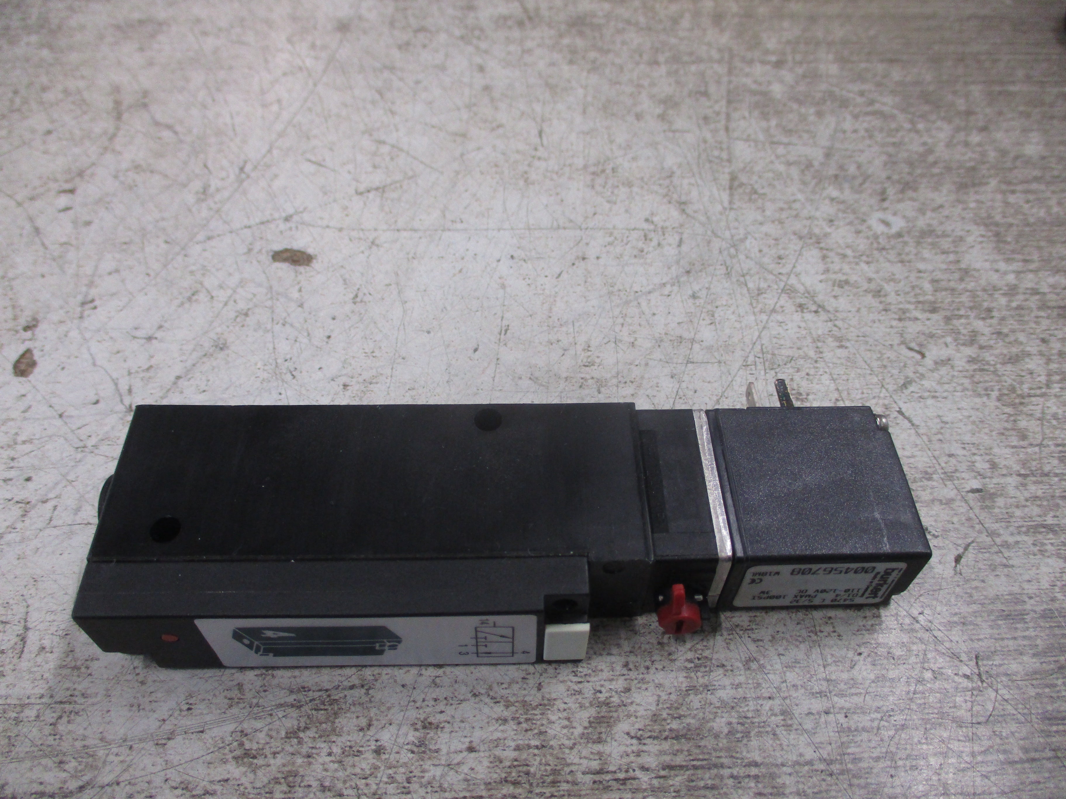 Burkert Solenoid Valve 5470 C 5/32 110-120VDC 100 PSI Used
