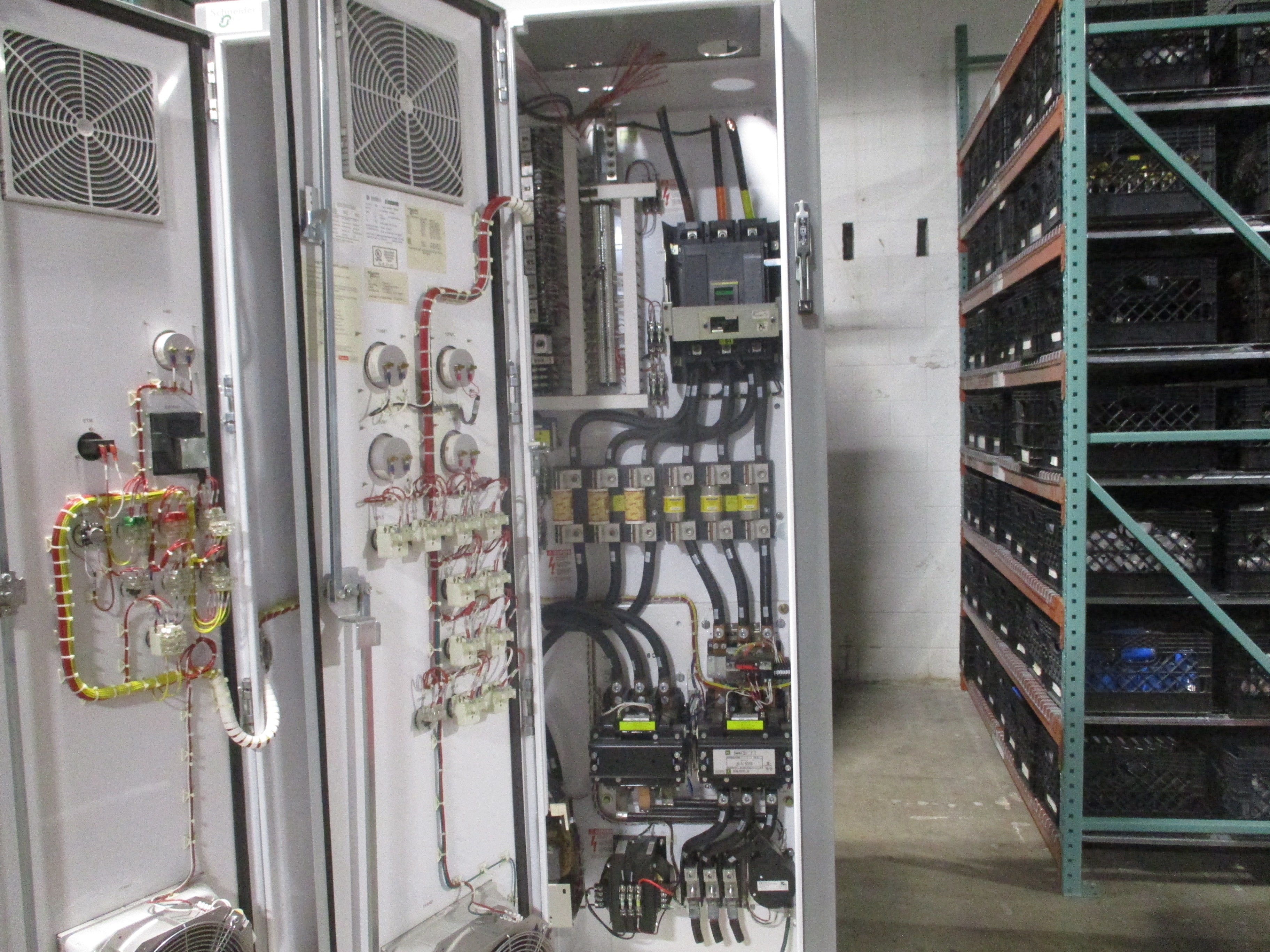 Square D / Schneider Electric Altivar 61 AC Drive With Breaker Disconnect