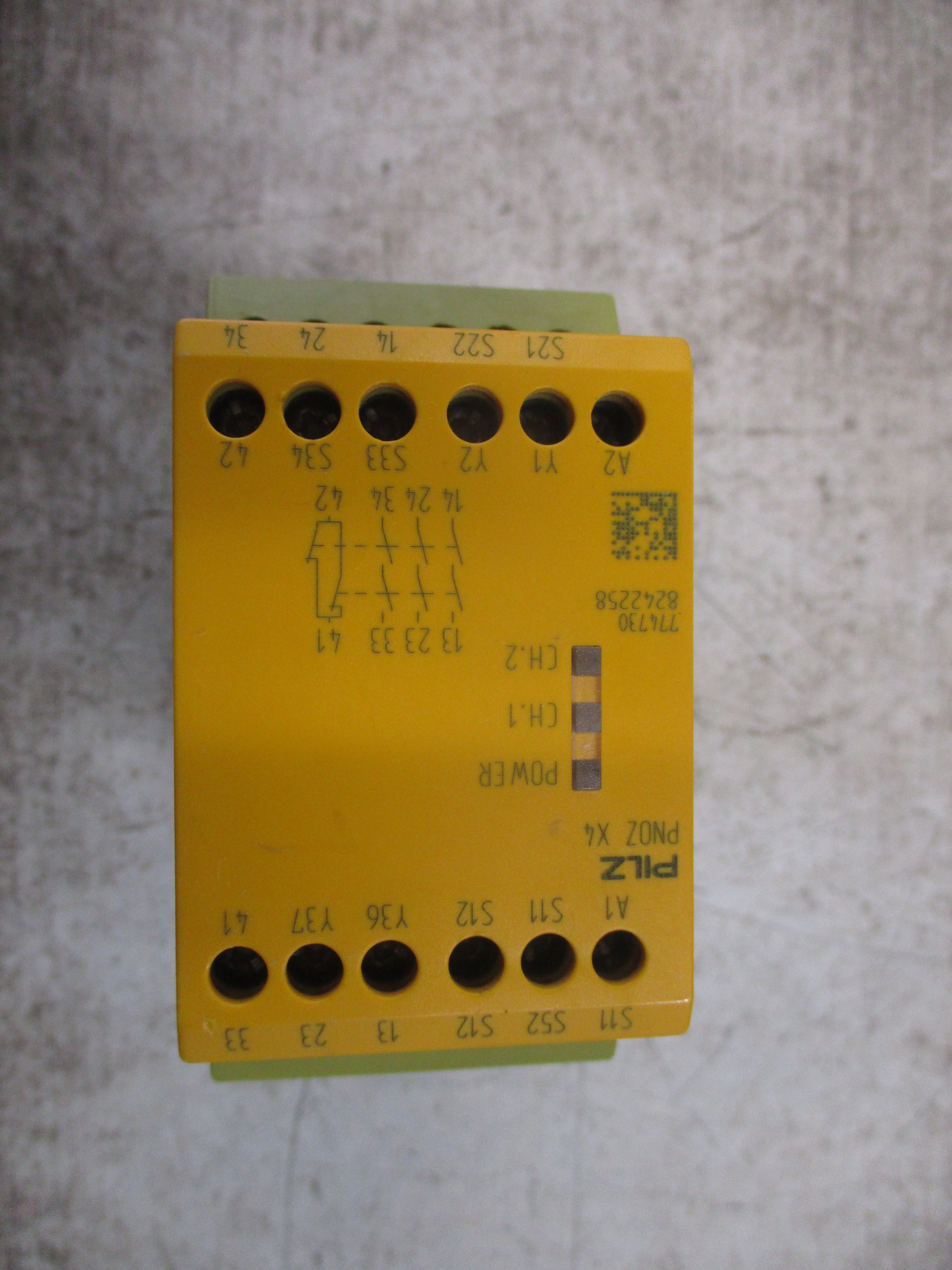 Pilz Safety Relay 774730 PNOZ X4 24VDC 3n/o 1n/c Used