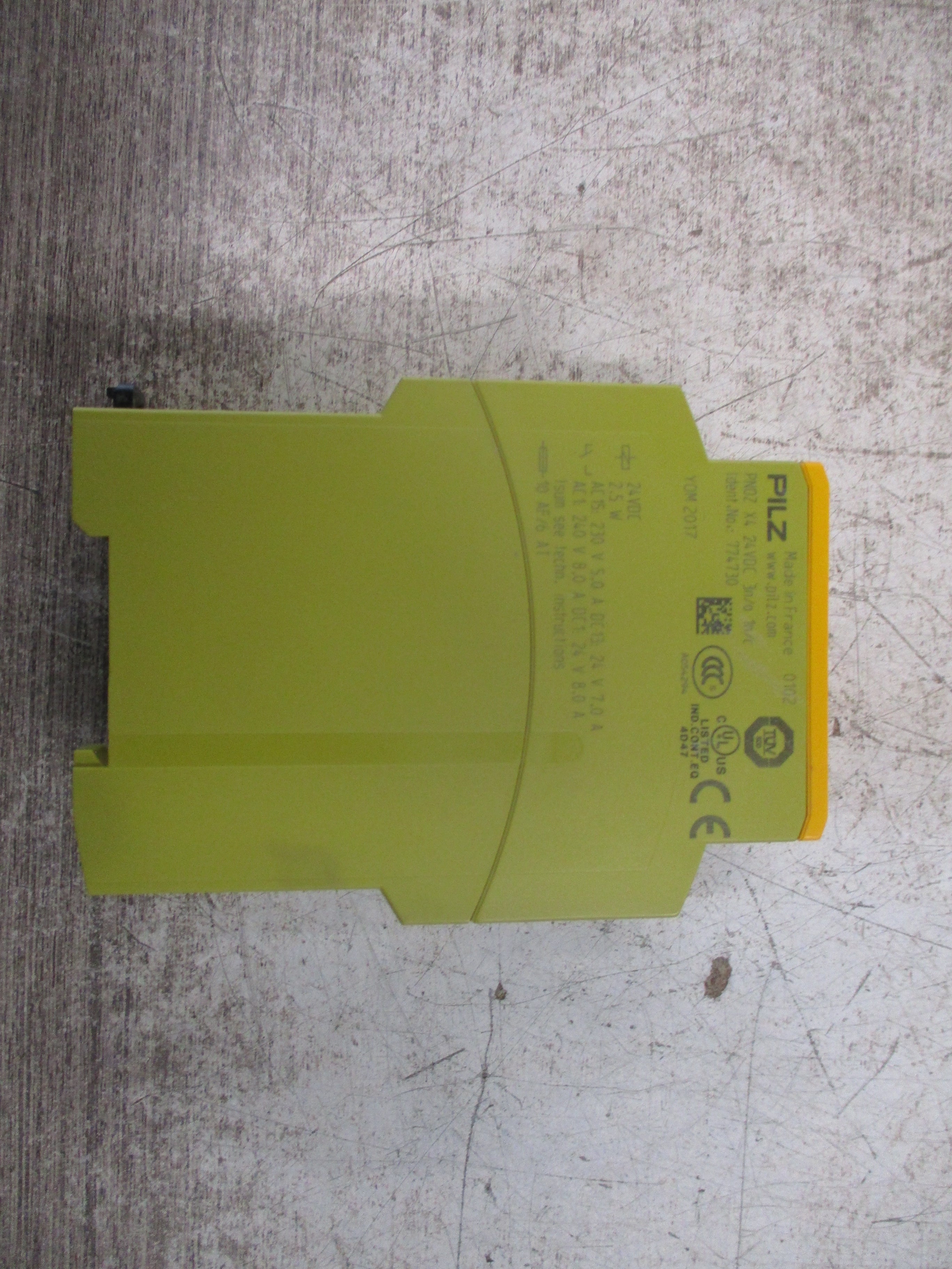 Pilz Safety Relay 774730 PNOZ X4 24VDC 3n/o 1n/c Used