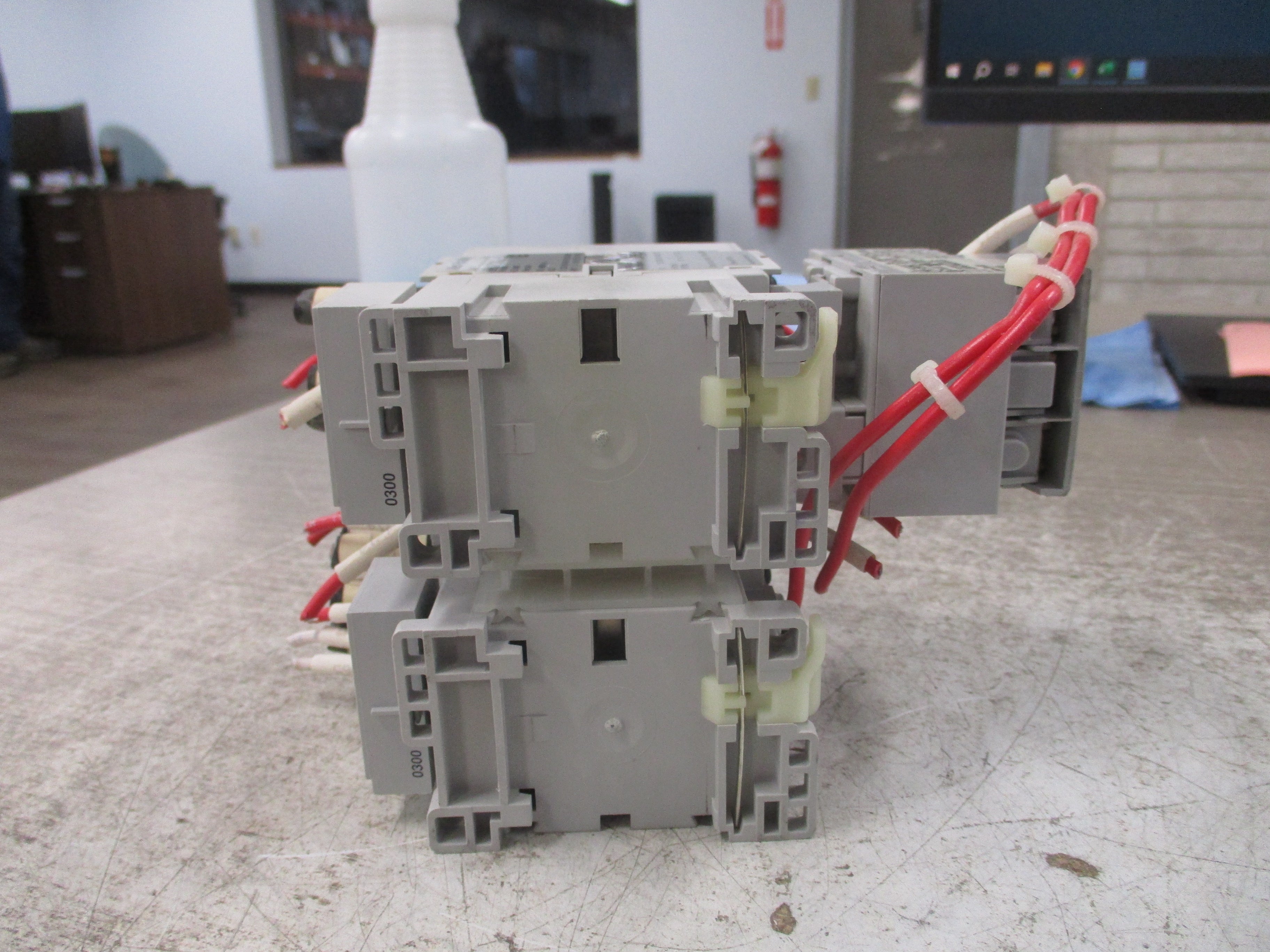 Allen-Bradley Reversing Starter 100-C37*00/193EA2HC 120V Coil Trip: 12-37A