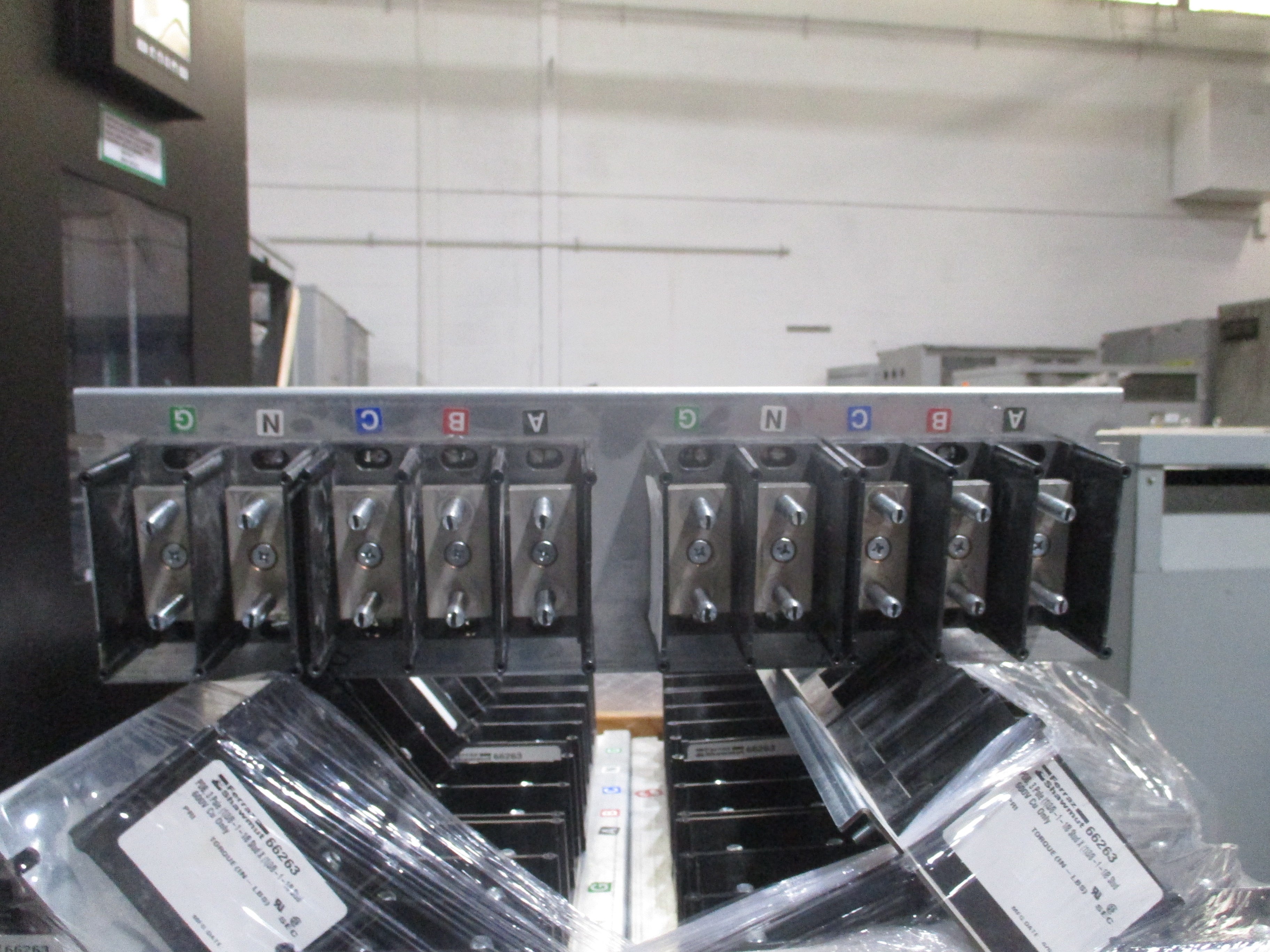 Ferraz Shawmut Power Distribution Block Assembly 66262/66263 10-Pole 600V