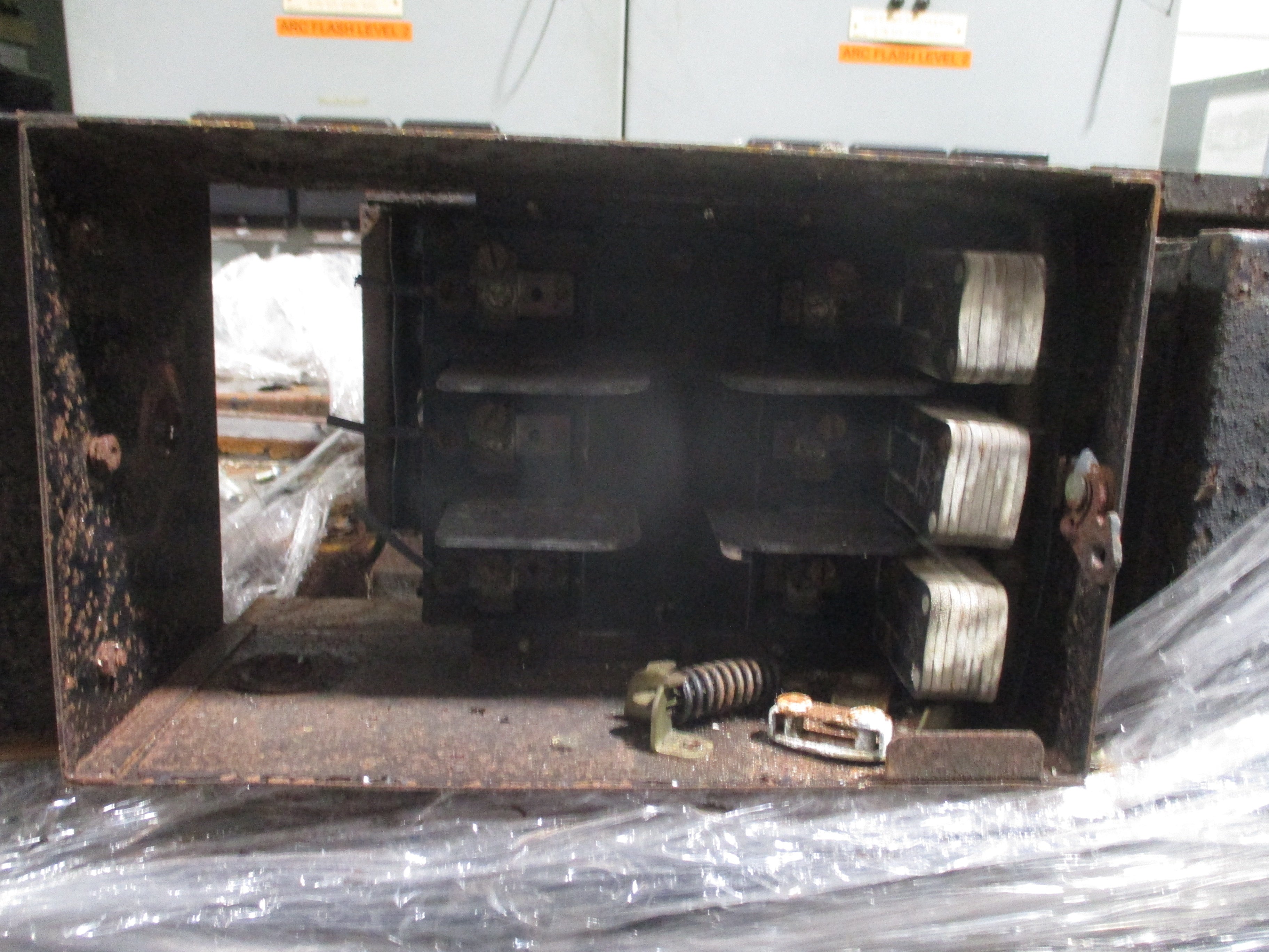Bulldog Type BOS Bus Plug 14351-1 30A 600V Used
