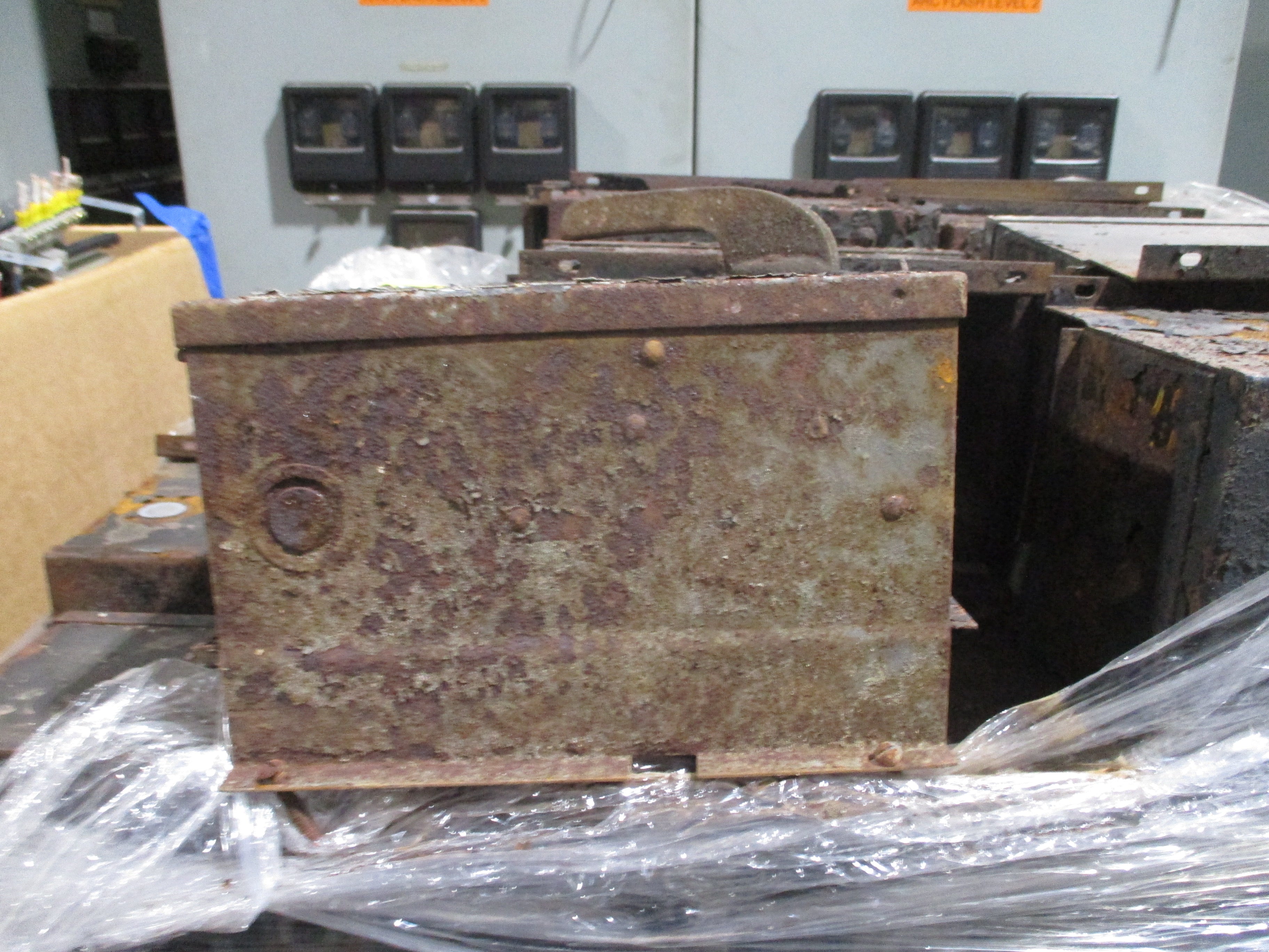 Bulldog Type BOS Bus Plug 14351-1 30A 600V Used