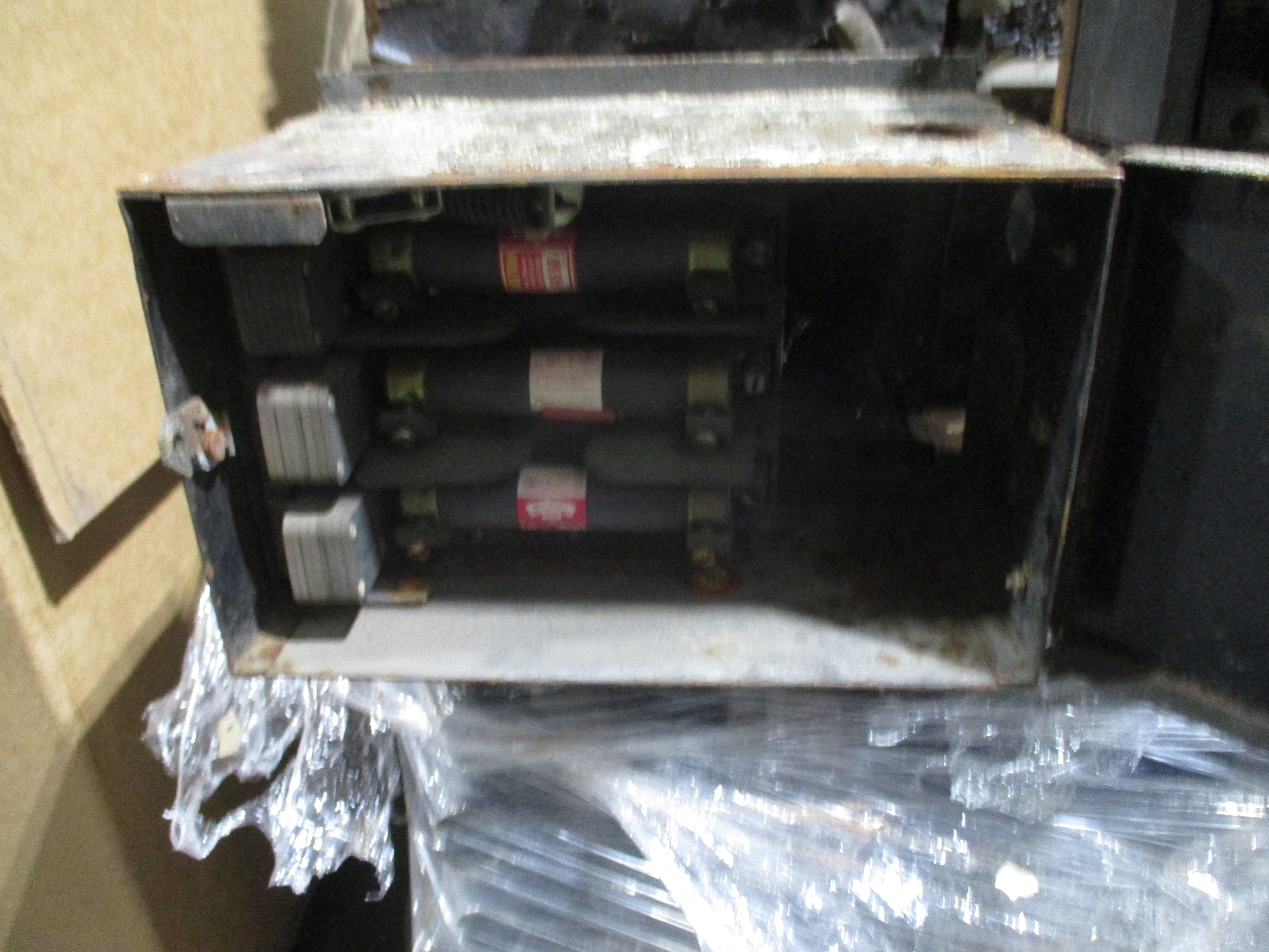 Bulldog Type BOS Bus Plug 14352-1 60A 600V Used