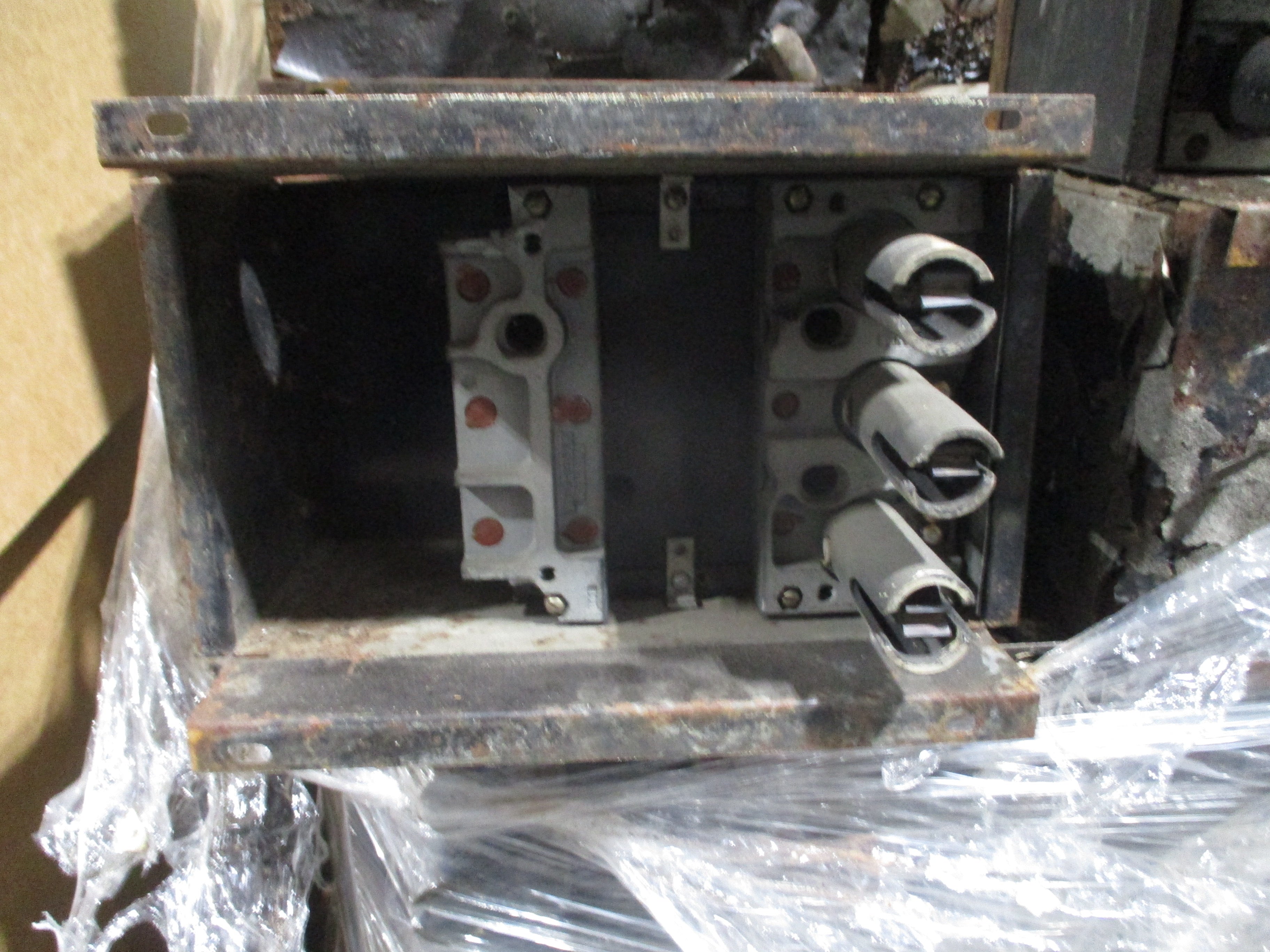 Bulldog Type BOS Bus Plug 14352-1 60A 600V Used