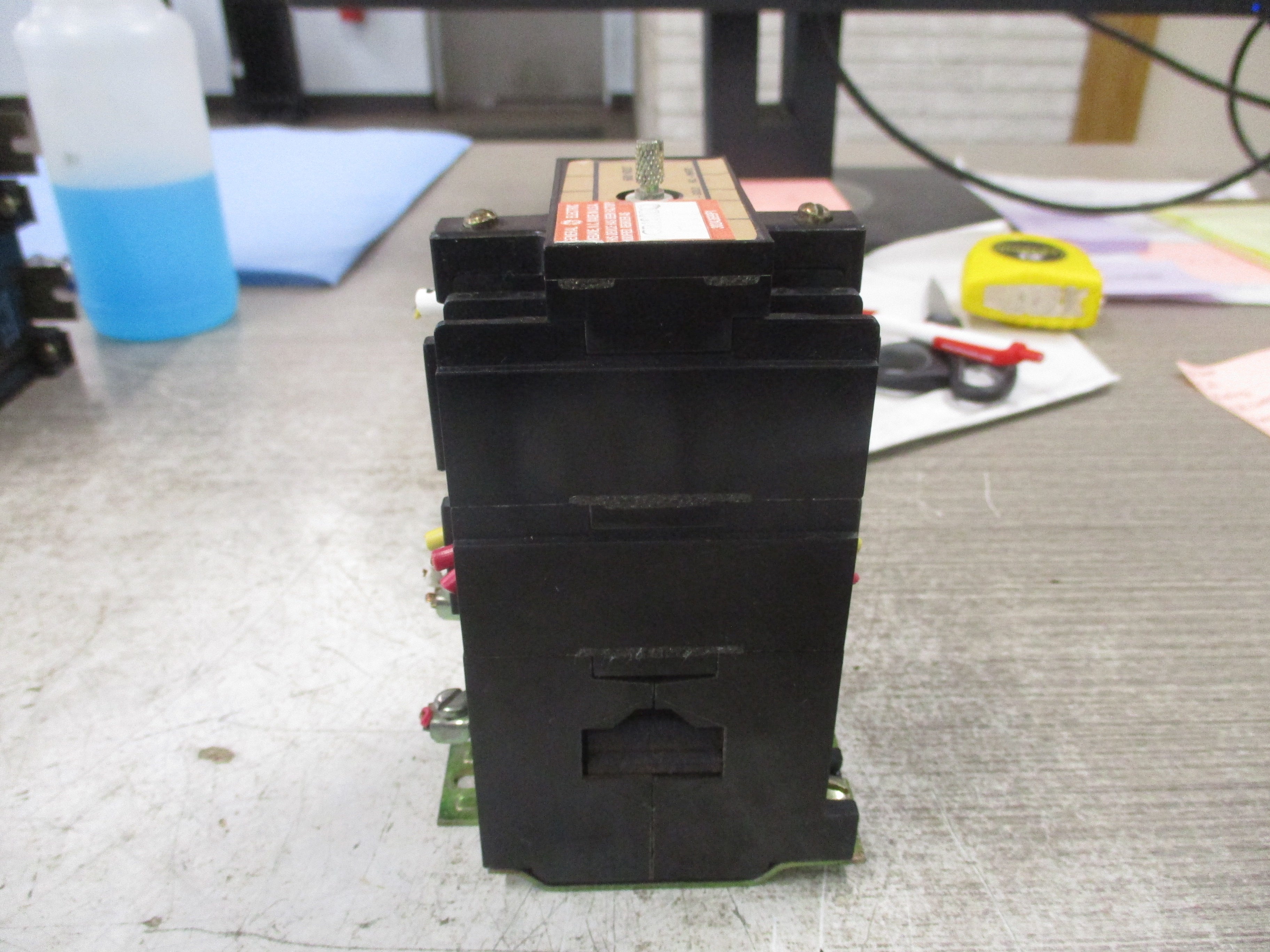 GE Relay CR120B 020** Ser. A 120V Coil 600V Used