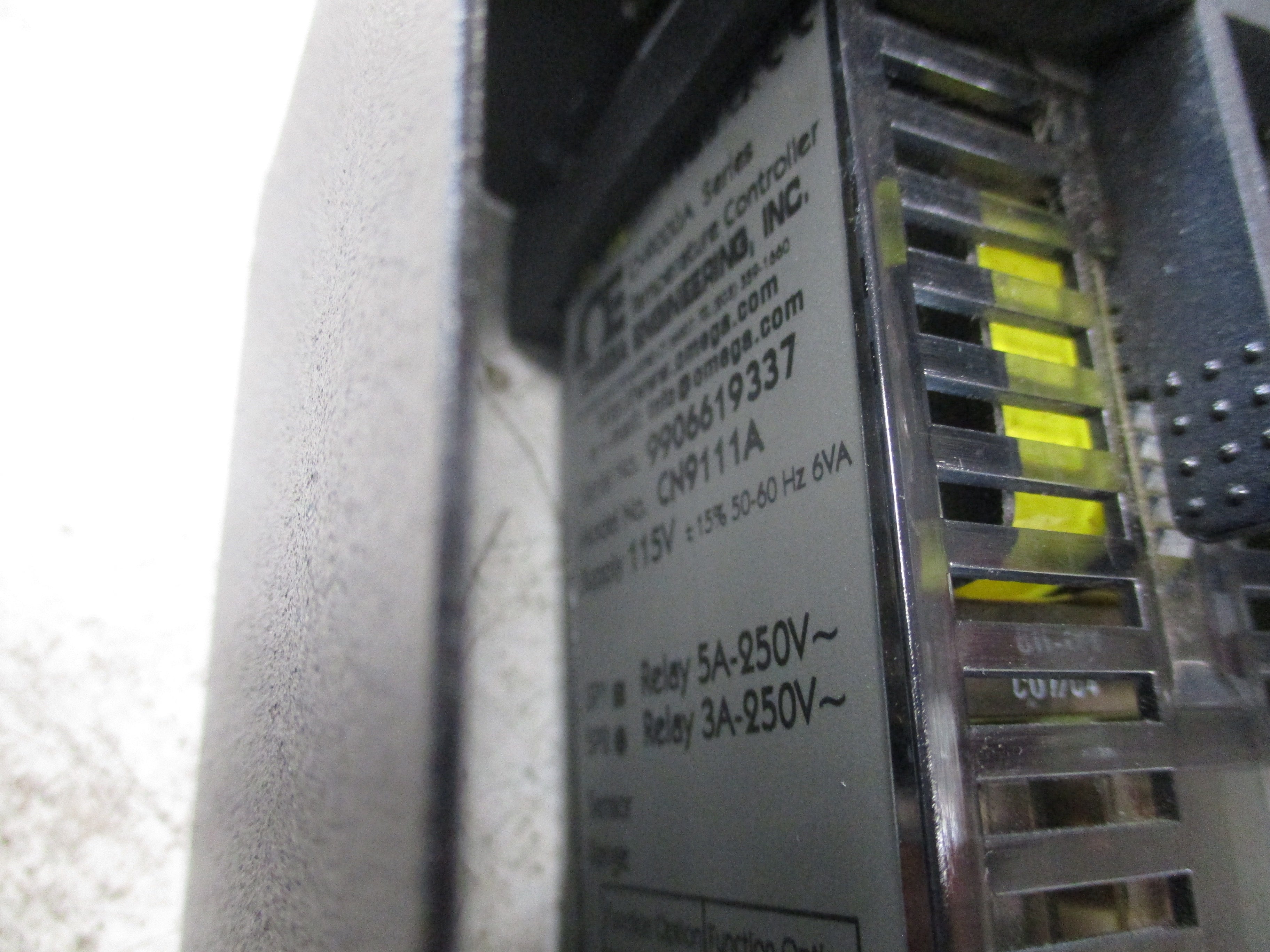 Omega CN9000A Series Temperature Controller CN9111A 115V 50-60Hz 6VA Used