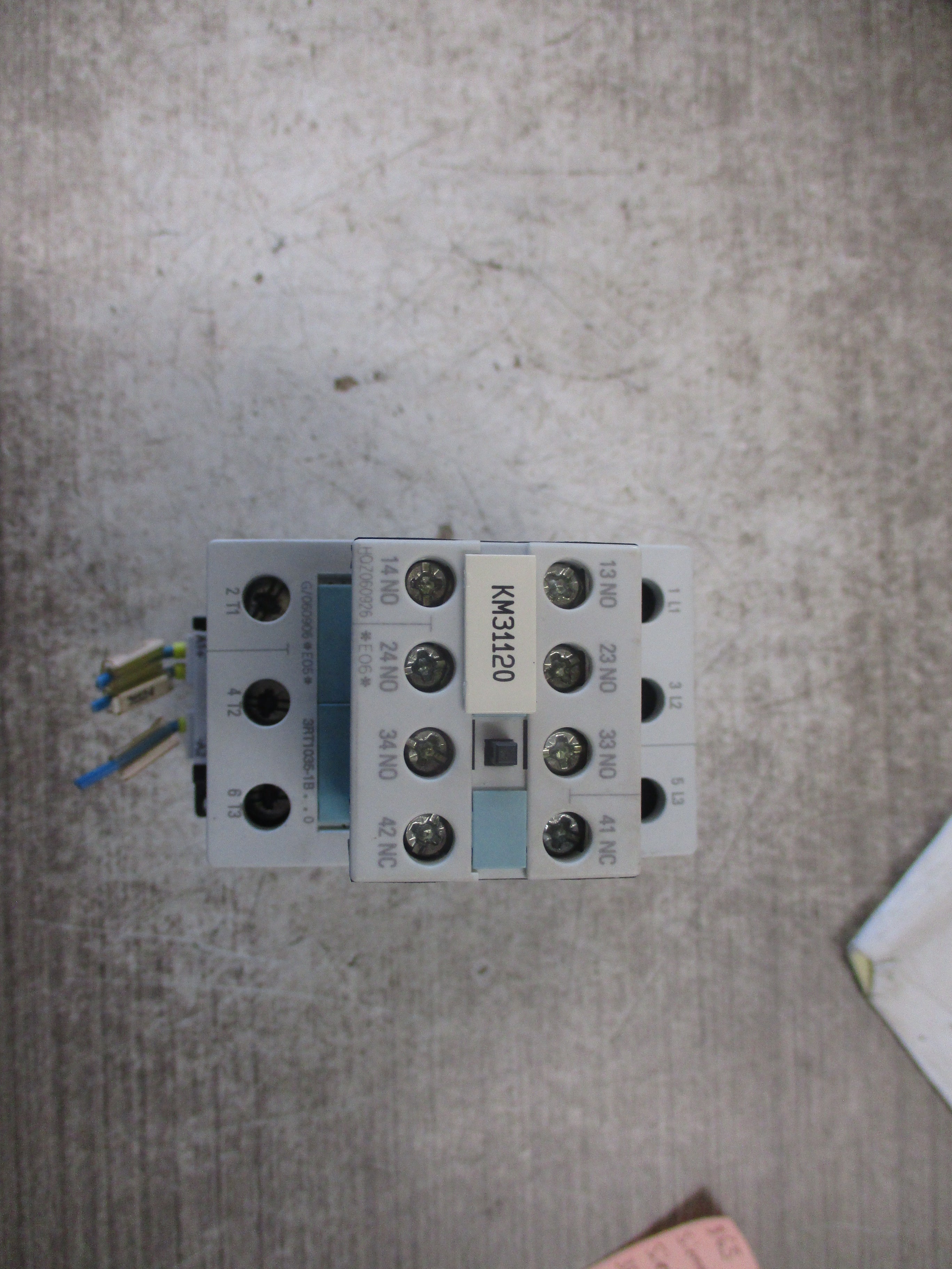 Siemens Sirius Contactor 3RT1035-1B..0 24VDC Coil 55A 600V W/Aux Contact Block