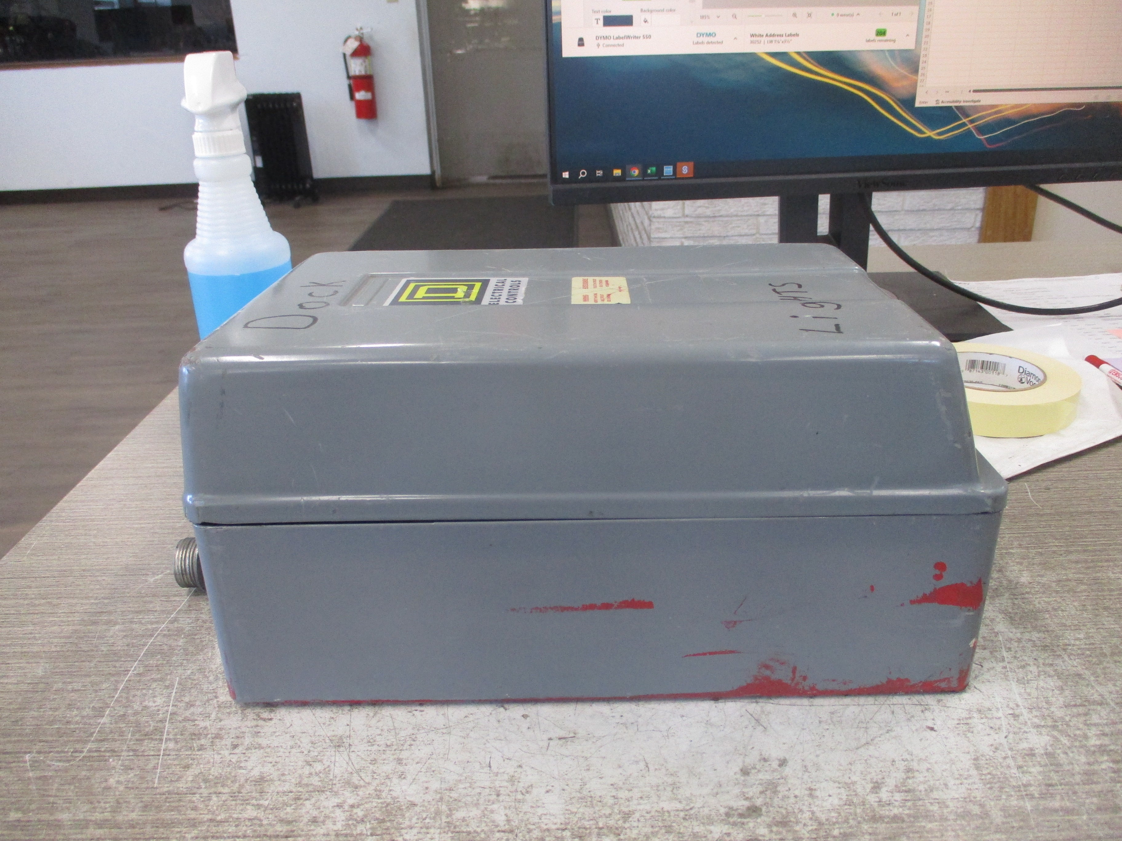 Square D Enclosed Lighting Contactor 8903 LXG 60 Ser. B 120V Coil Used