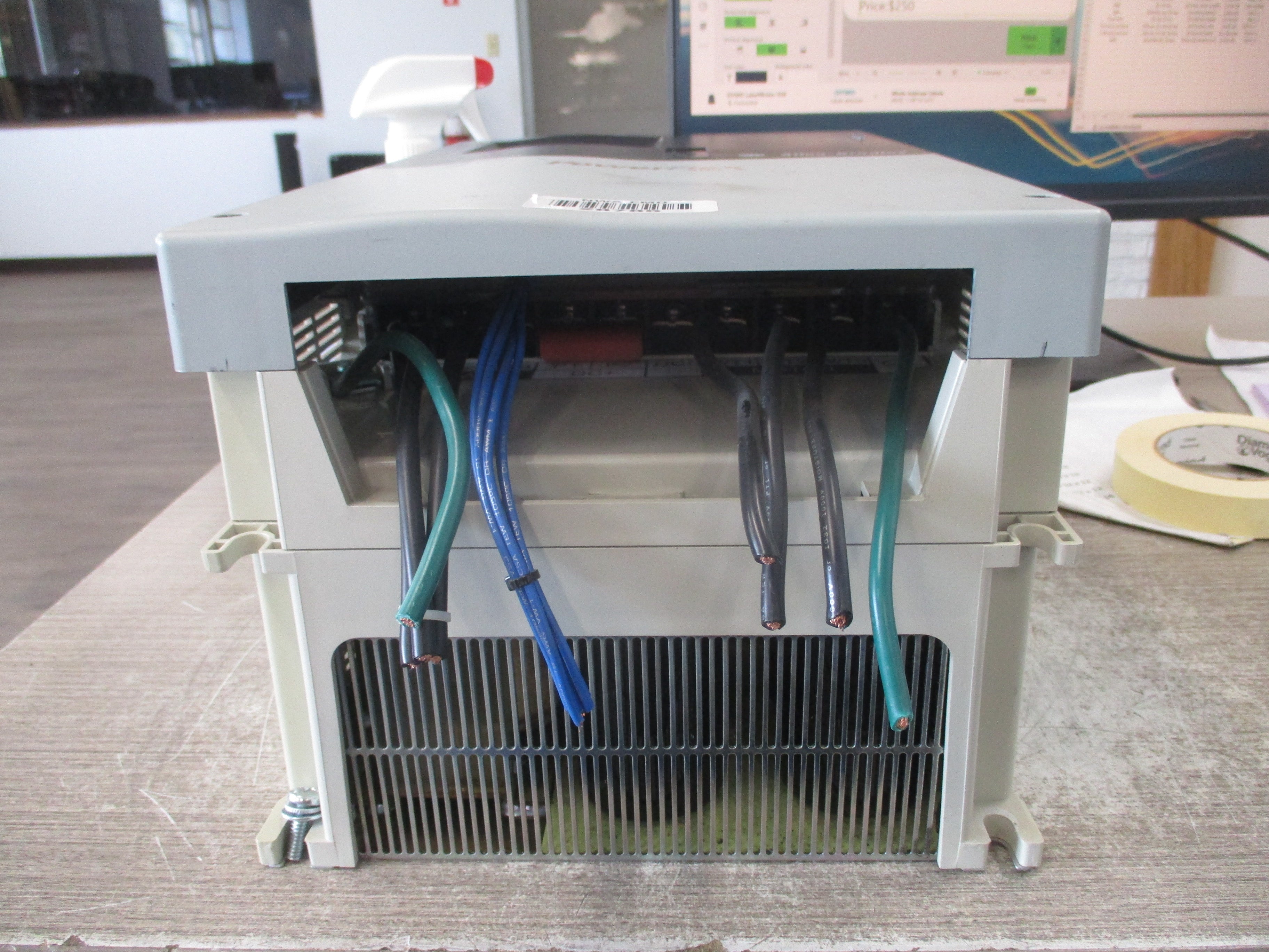Allen-Bradley PowerFlex 400 AC Drive 22C-D060A103 Ser. A 40HP 3Ph Used