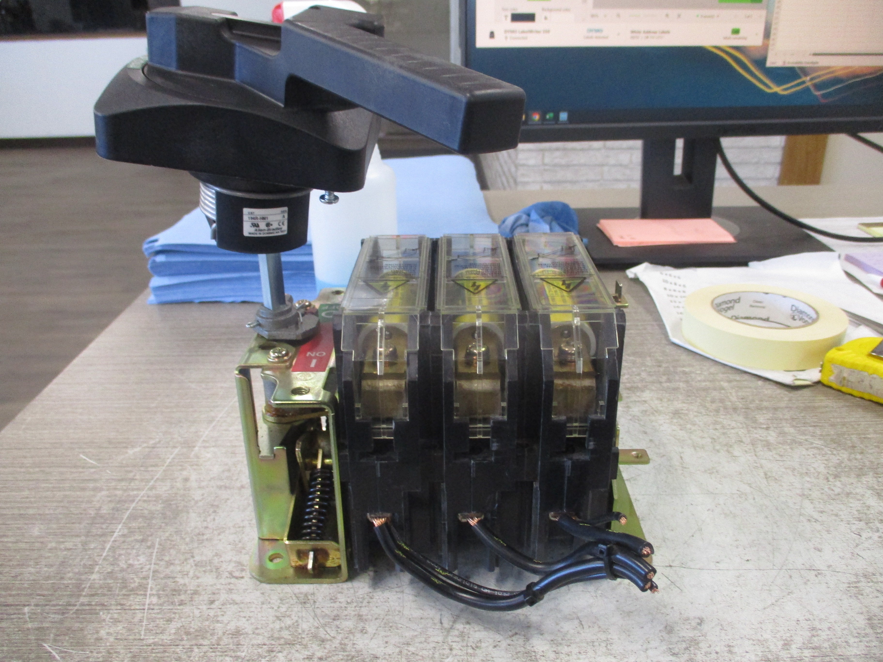 Allen-Bradley Fusible Disconnect Switch 194R-NJ100P3 Ser. B 100A 600V 3Ph