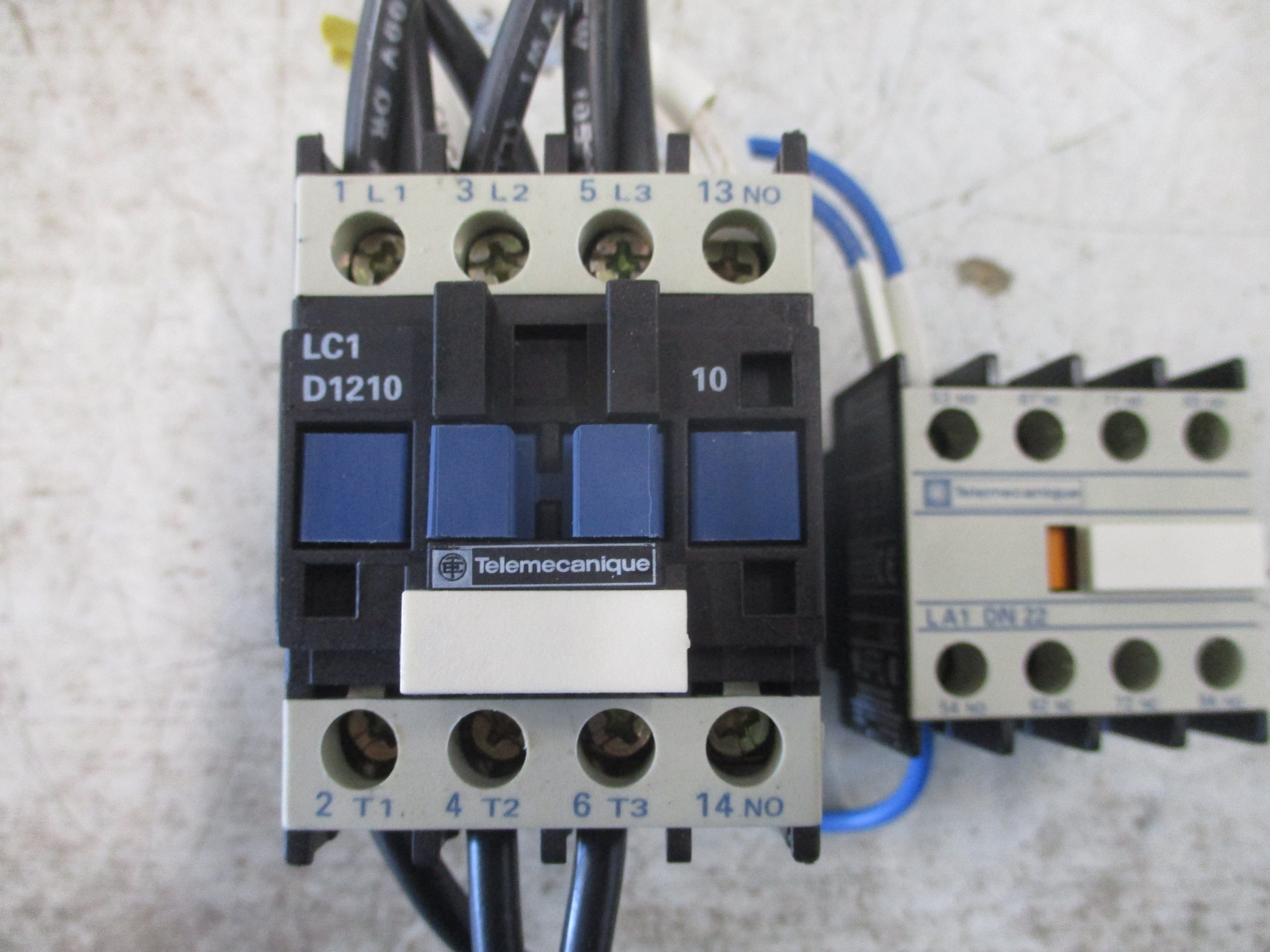 Telemecanique Contactor LC1 D1210 120V Coil 25A 600V (1) Aux Contact Block