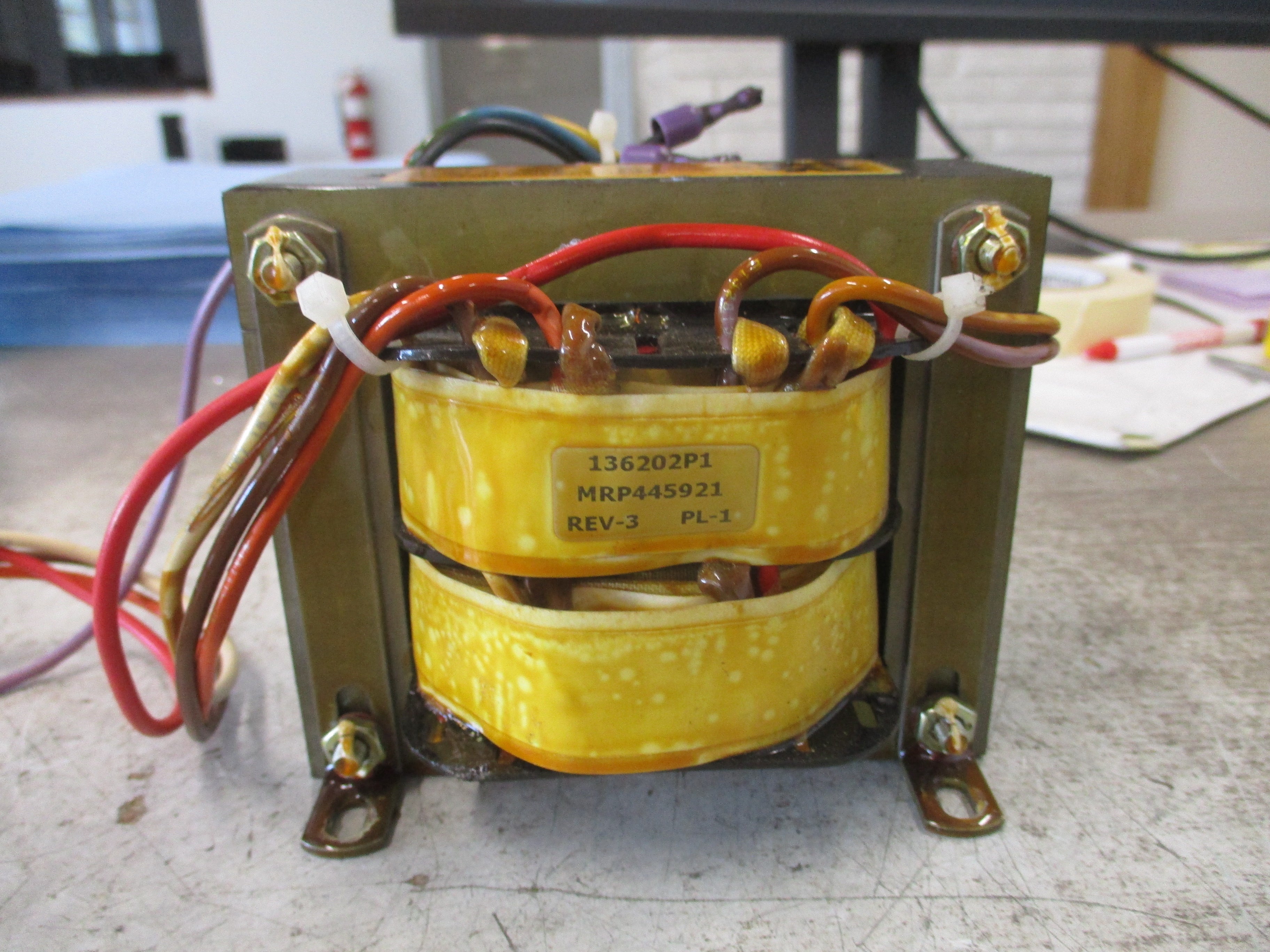 Liebert Transformer 136202P1 300VA Pri: 480/600V Sec: 24V 60Hz Used