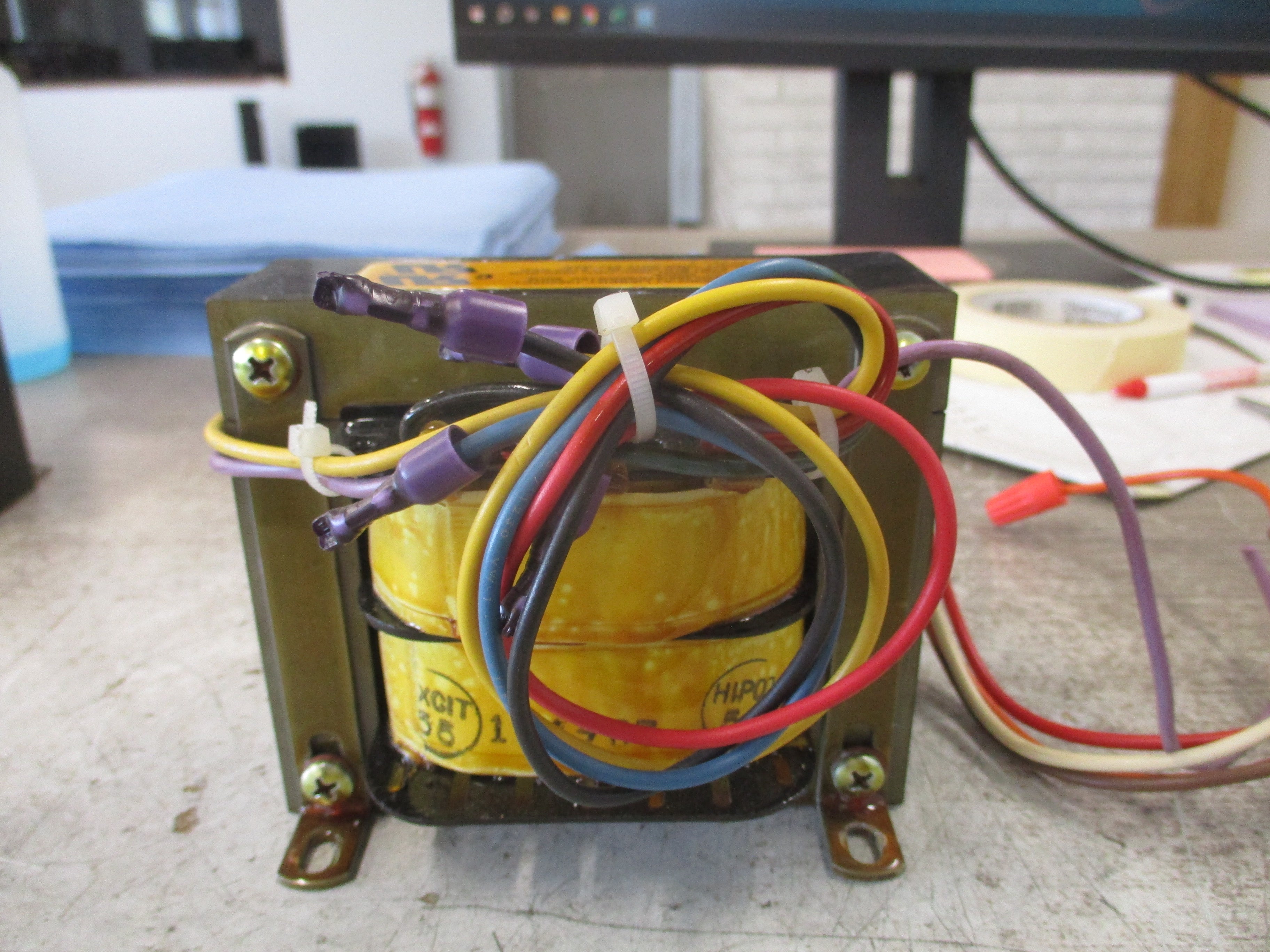 Liebert Transformer 136202P1 300VA Pri: 480/600V Sec: 24V 60Hz Used