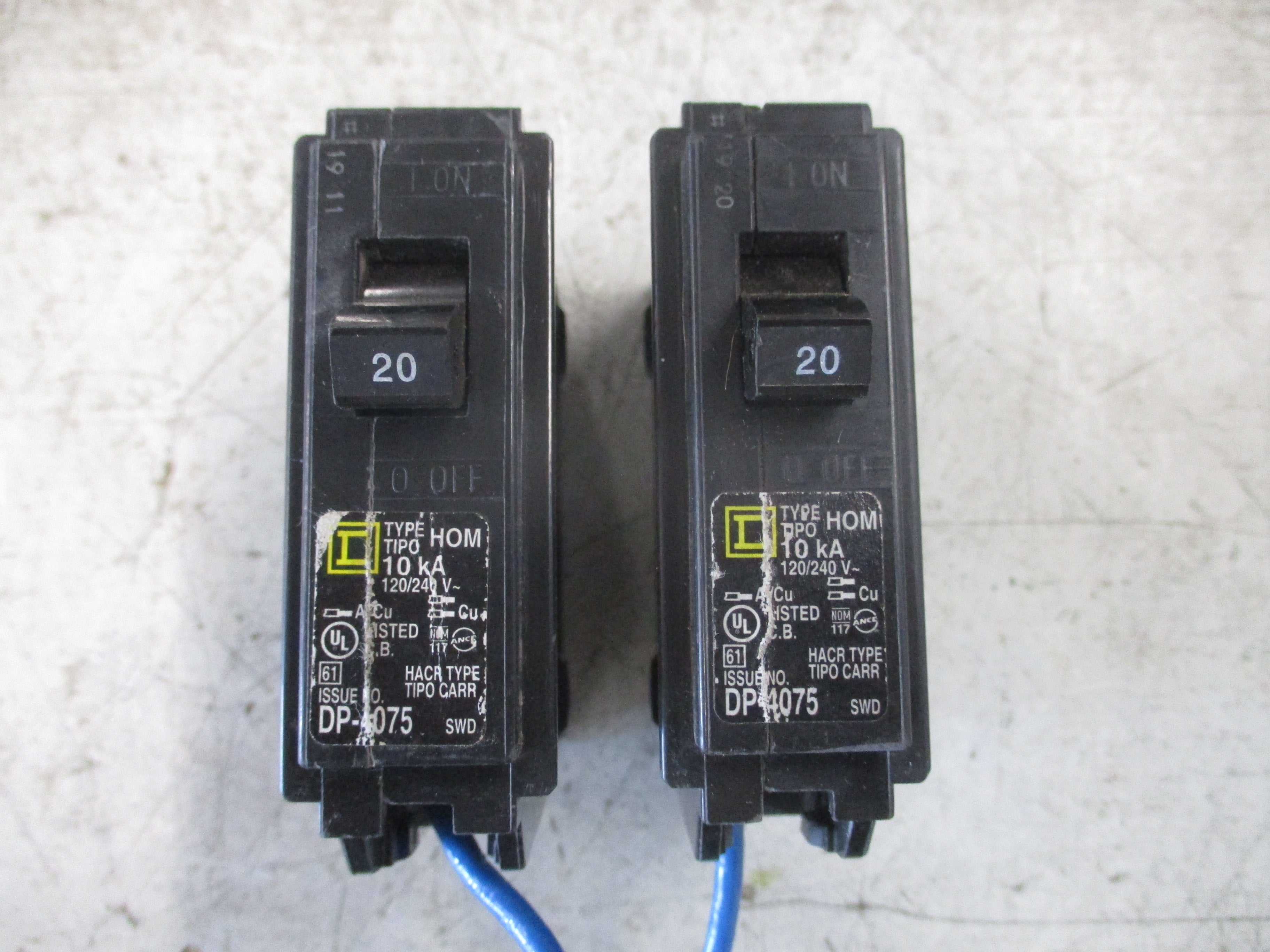 Square D Clip-On Circuit Breaker HOM120 20A 120/240V 1P *Lot of 2* Used