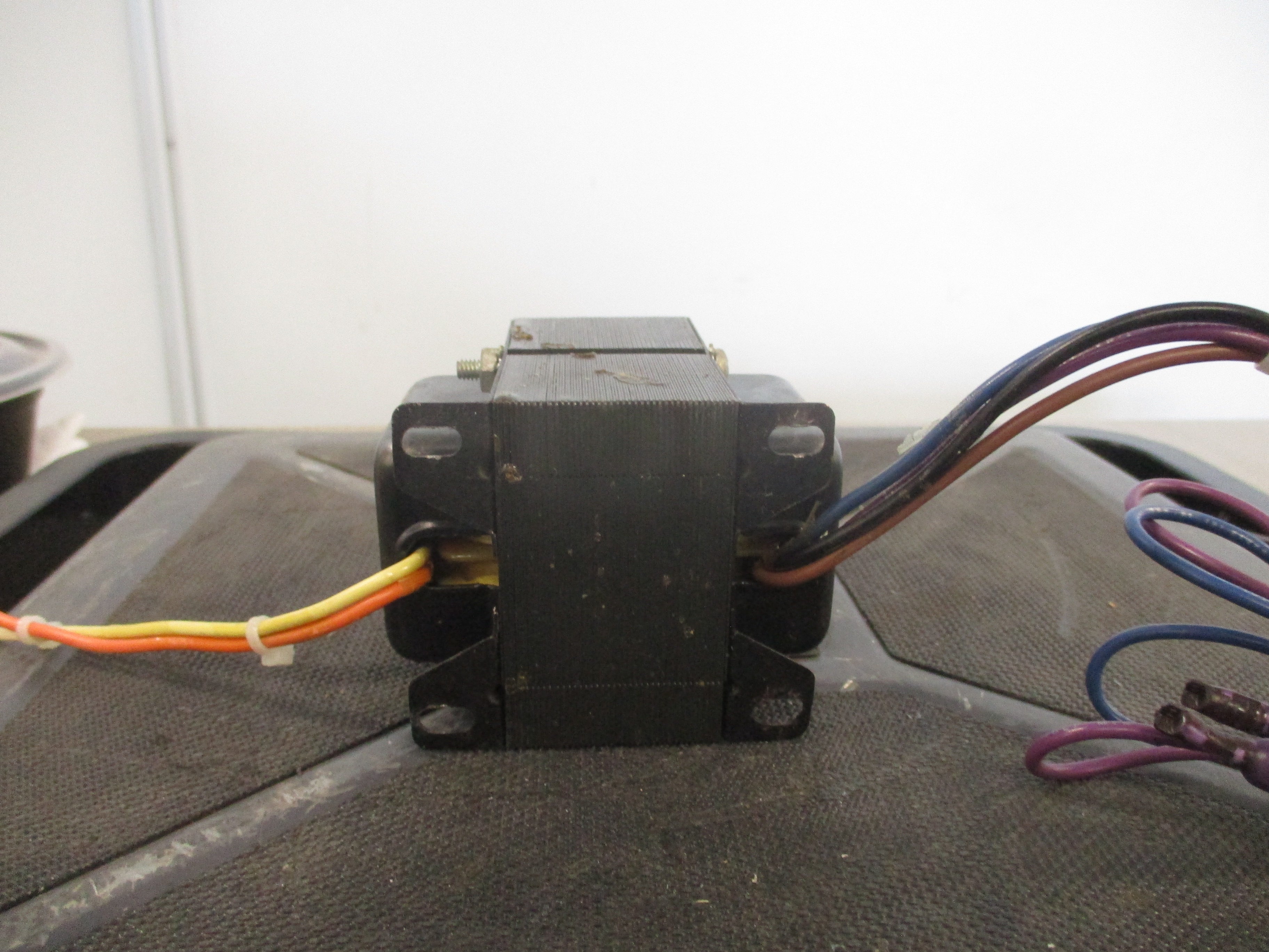 Norlake Transformer LR52173 75VA Pri: 440/460/490V Sec: 115V 60Hz Used